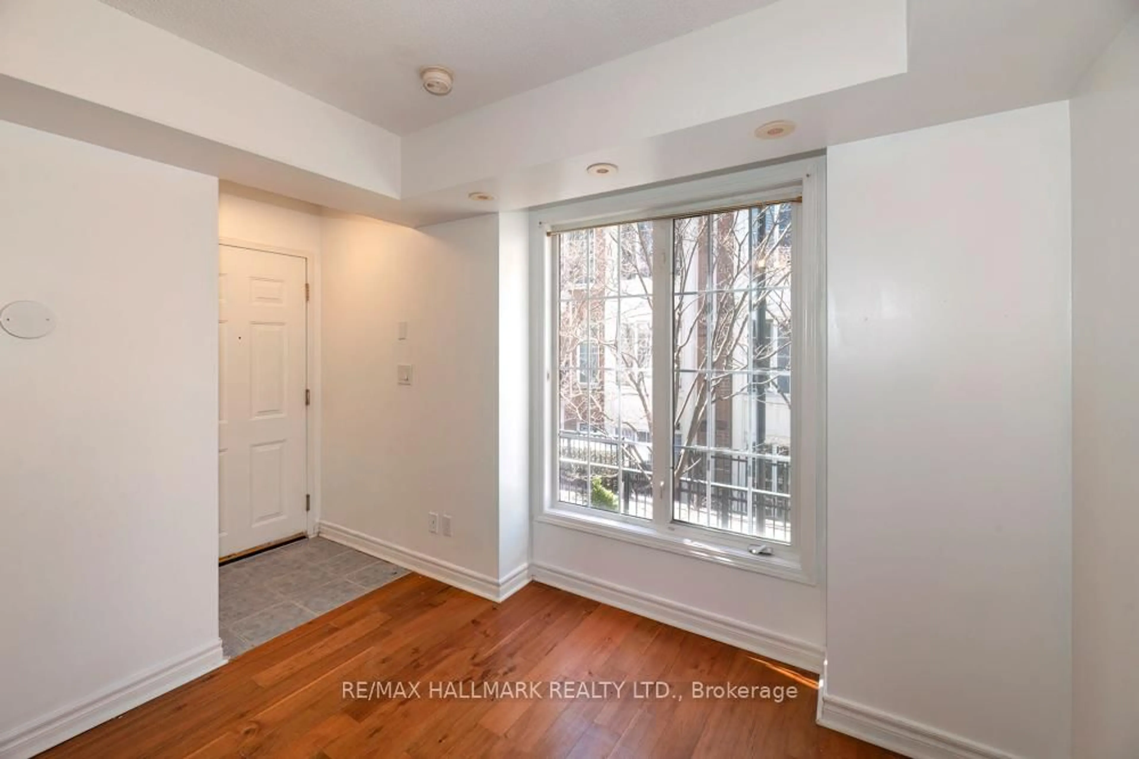 Indoor entryway for 5 Everson Dr #761, Toronto Ontario M2N 7C3