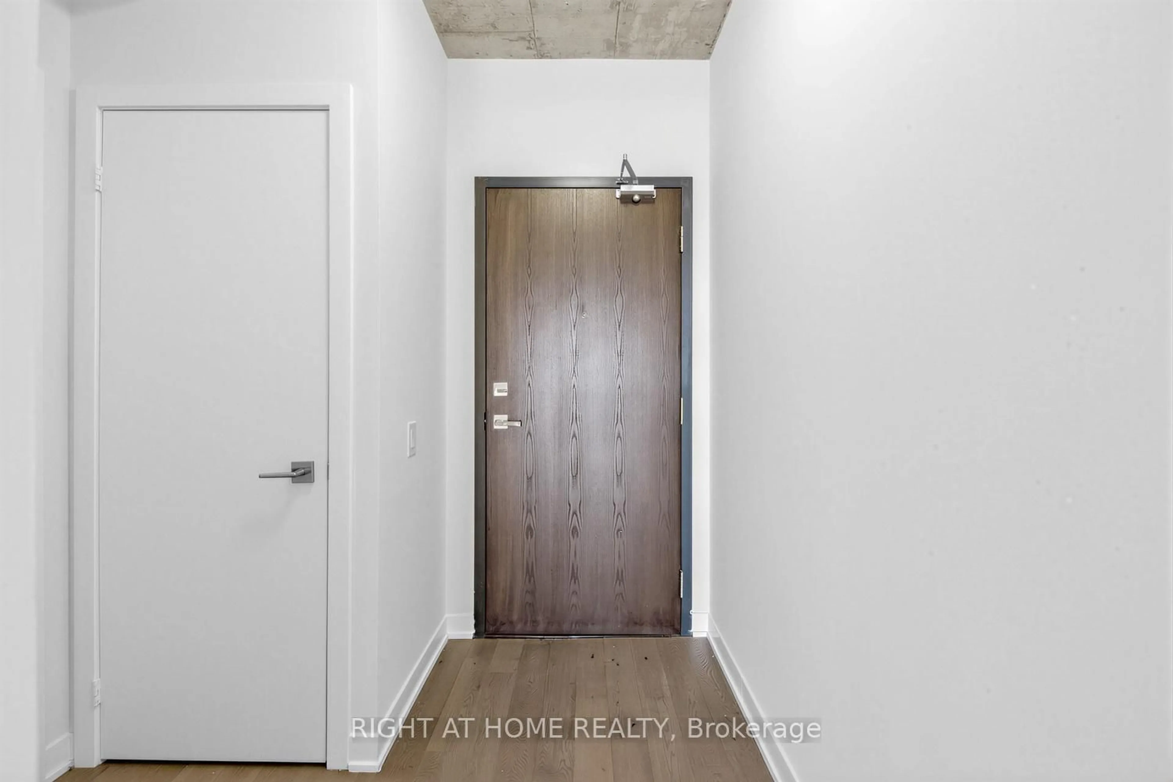 Indoor entryway for 1239 Dundas St #302, Toronto Ontario M6J 0E8