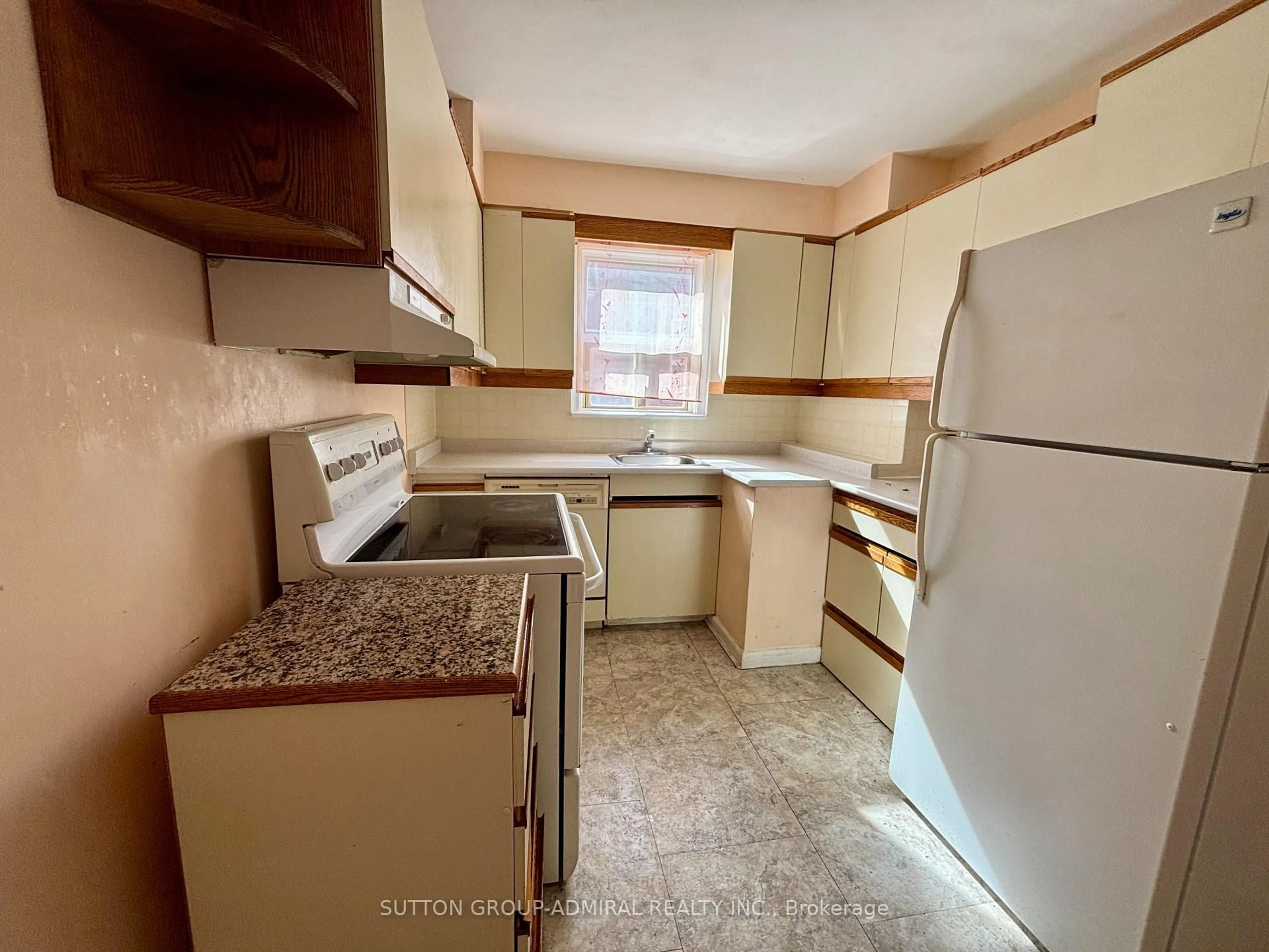 Standard kitchen, unknown for 84 Reiner Rd, Toronto Ontario M3H 2L5