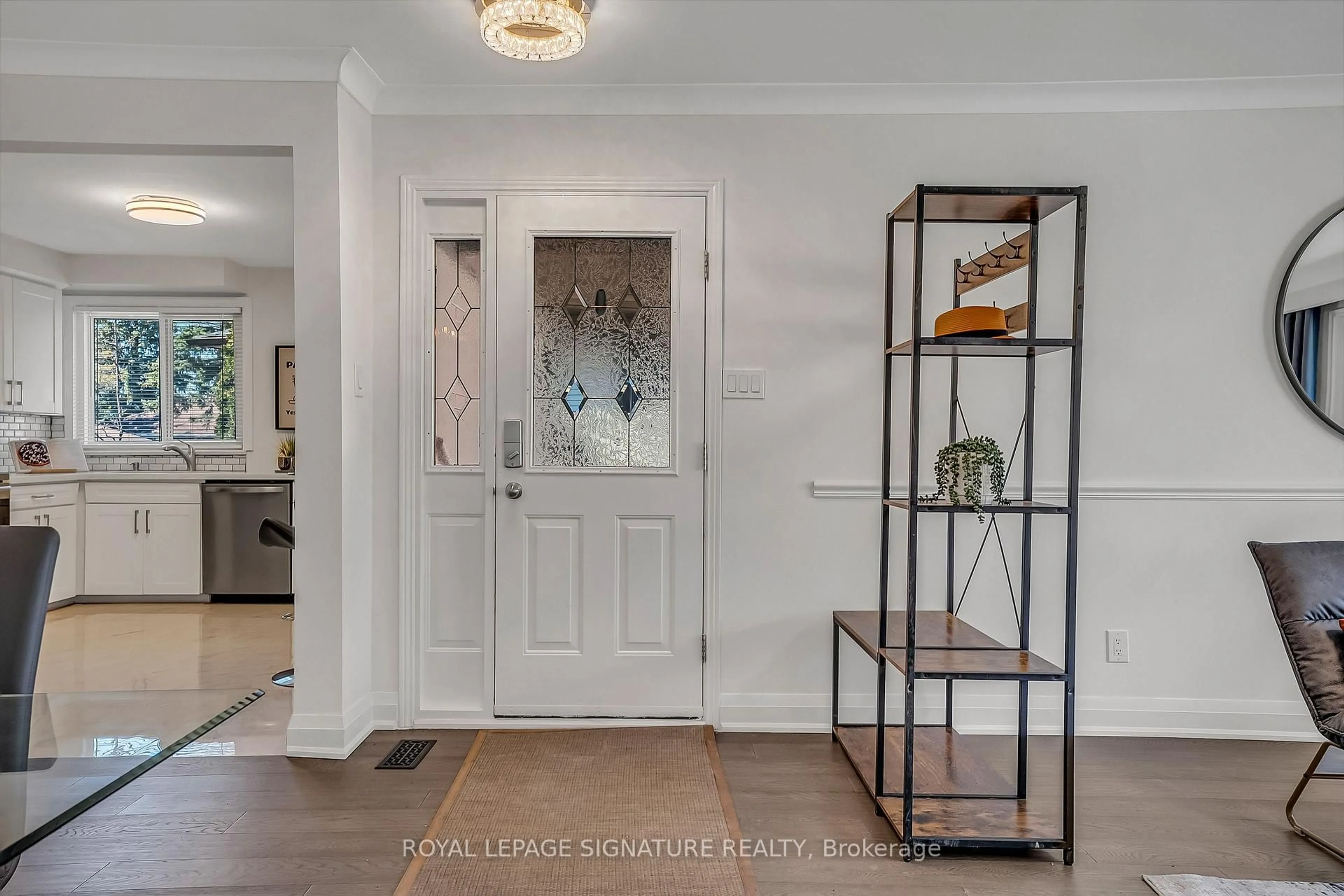 Indoor entryway for 16 Tuna Crt, Toronto Ontario M3A 3L1