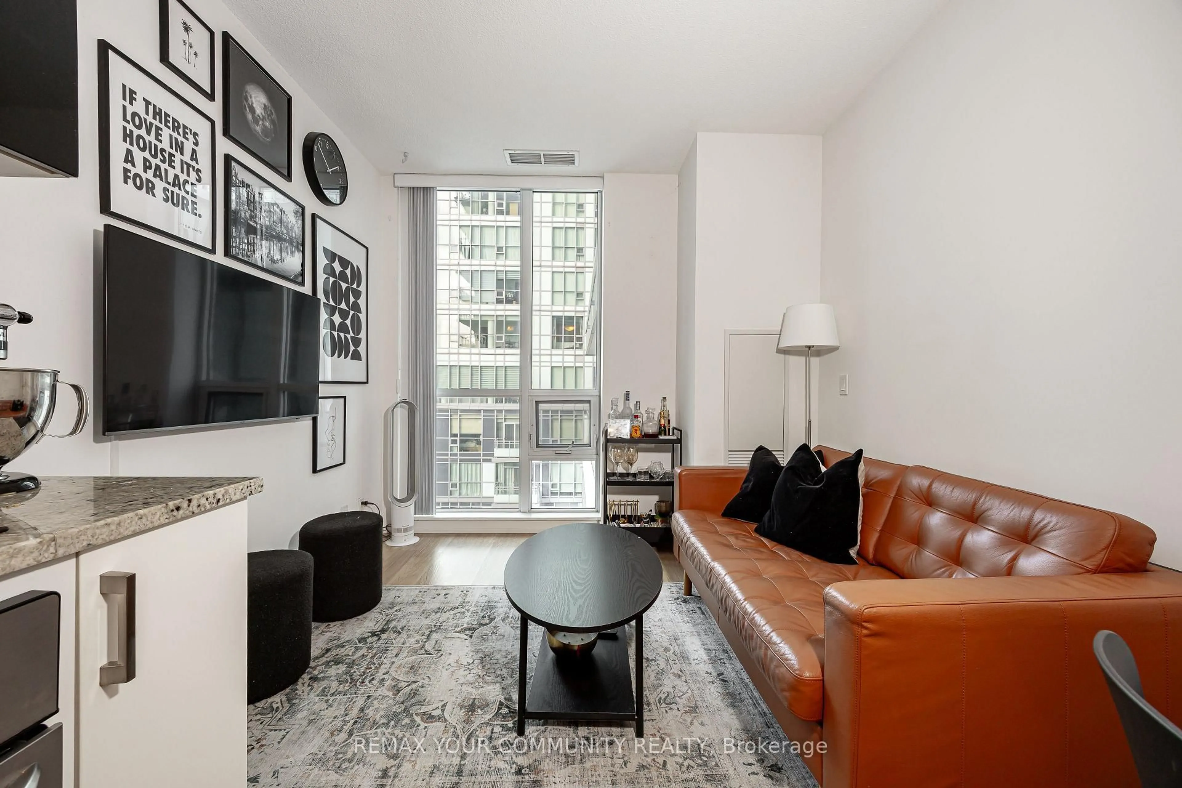 Living room with furniture, unknown for 98 Lillian St #724, Toronto Ontario M4P 2Y3