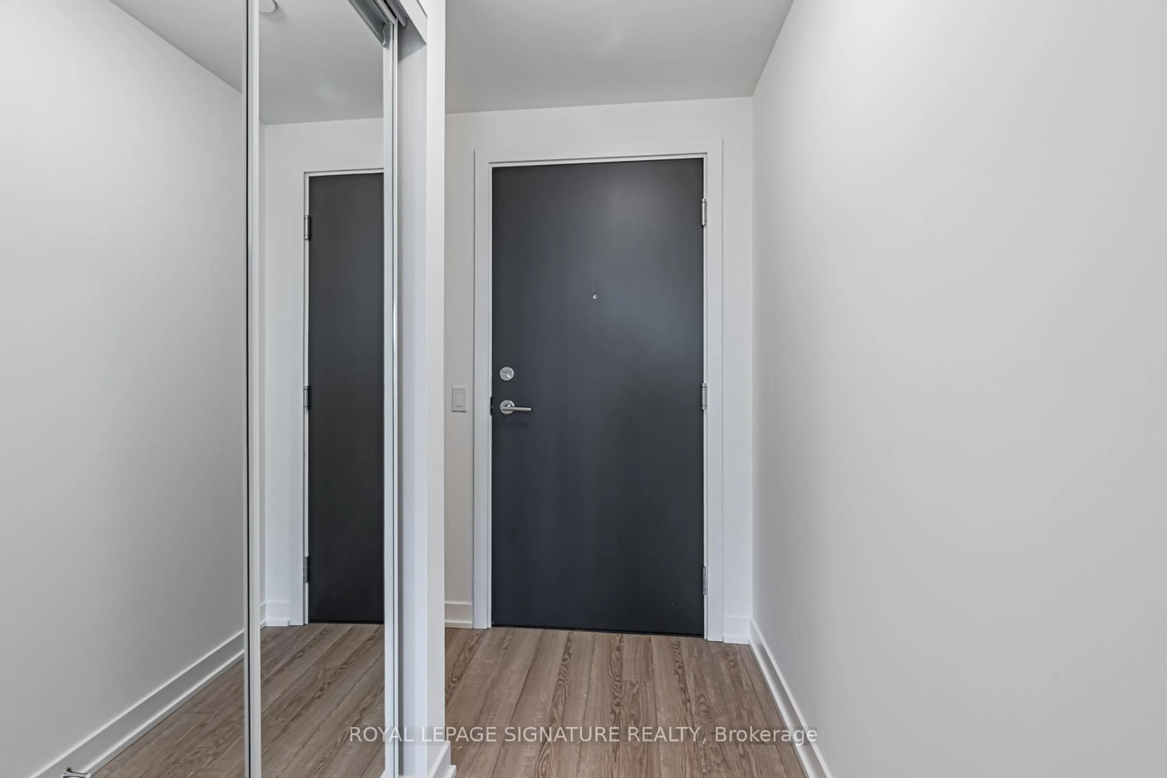 Indoor entryway for 250 Lawrence Ave #609, Toronto Ontario M5M 1B2