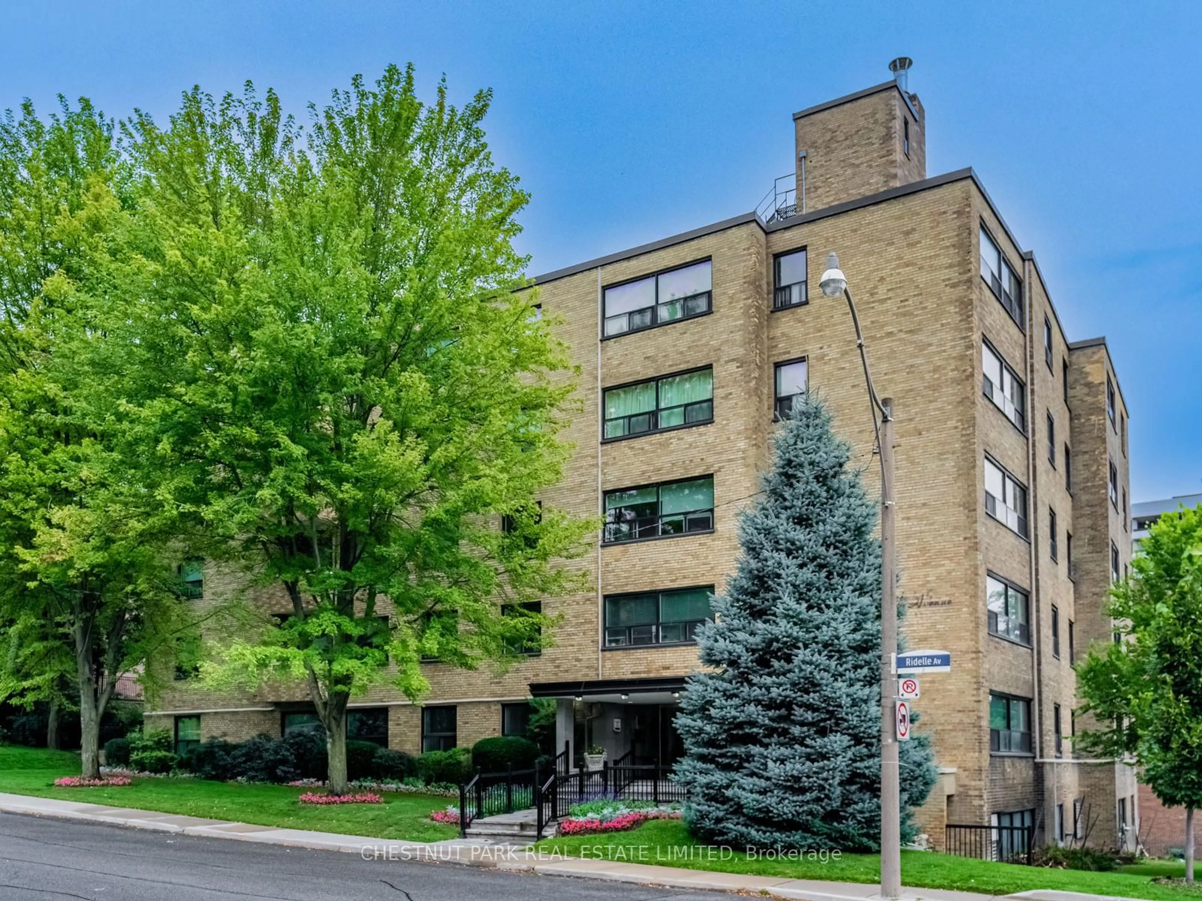 Unknown for 2 Ridelle Ave #404, Toronto Ontario M6B 1H4