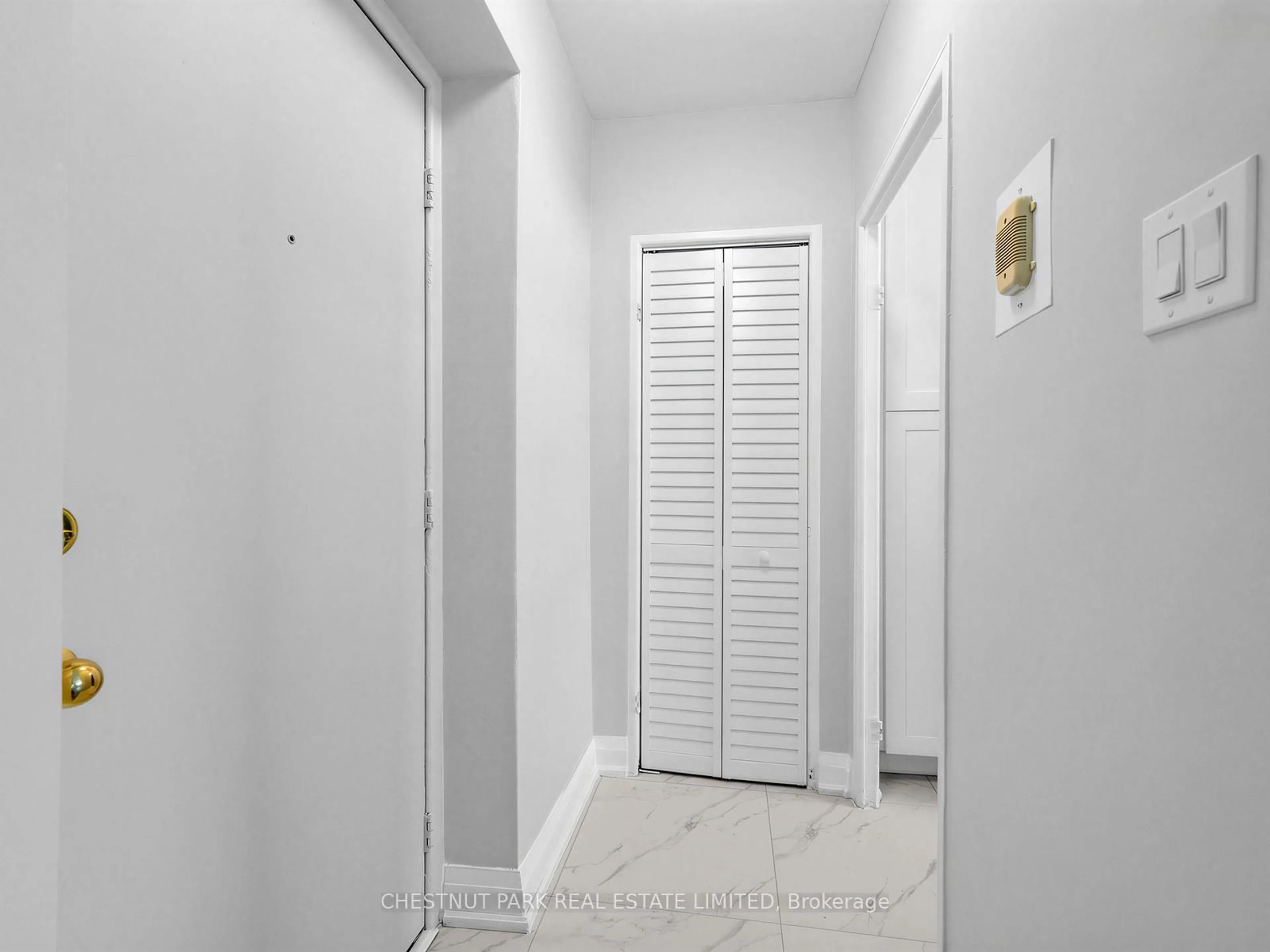 Unknown for 2 Ridelle Ave #404, Toronto Ontario M6B 1H4