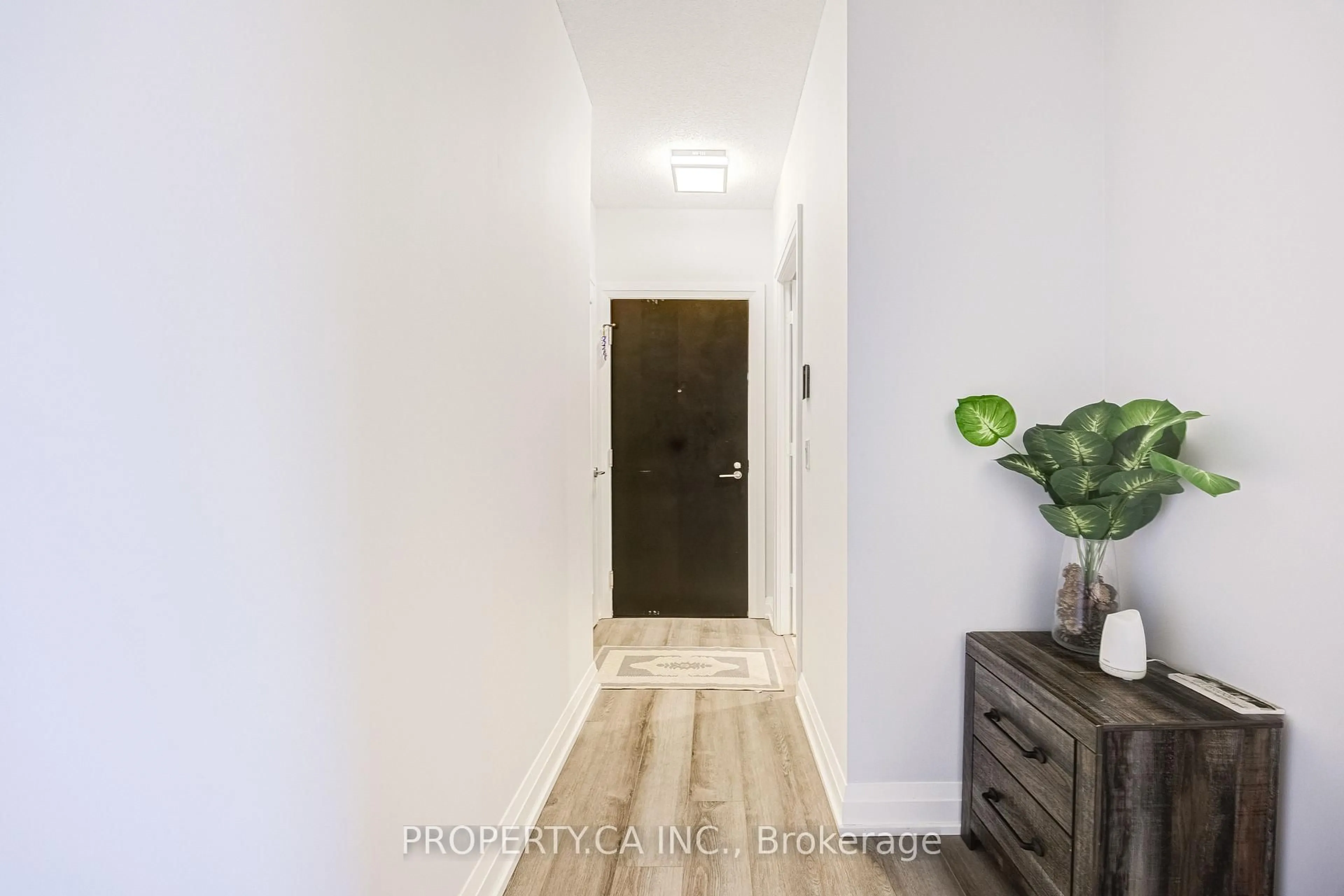 Indoor entryway for 5 Sheppard Ave #3817, Toronto Ontario M2N 0G4