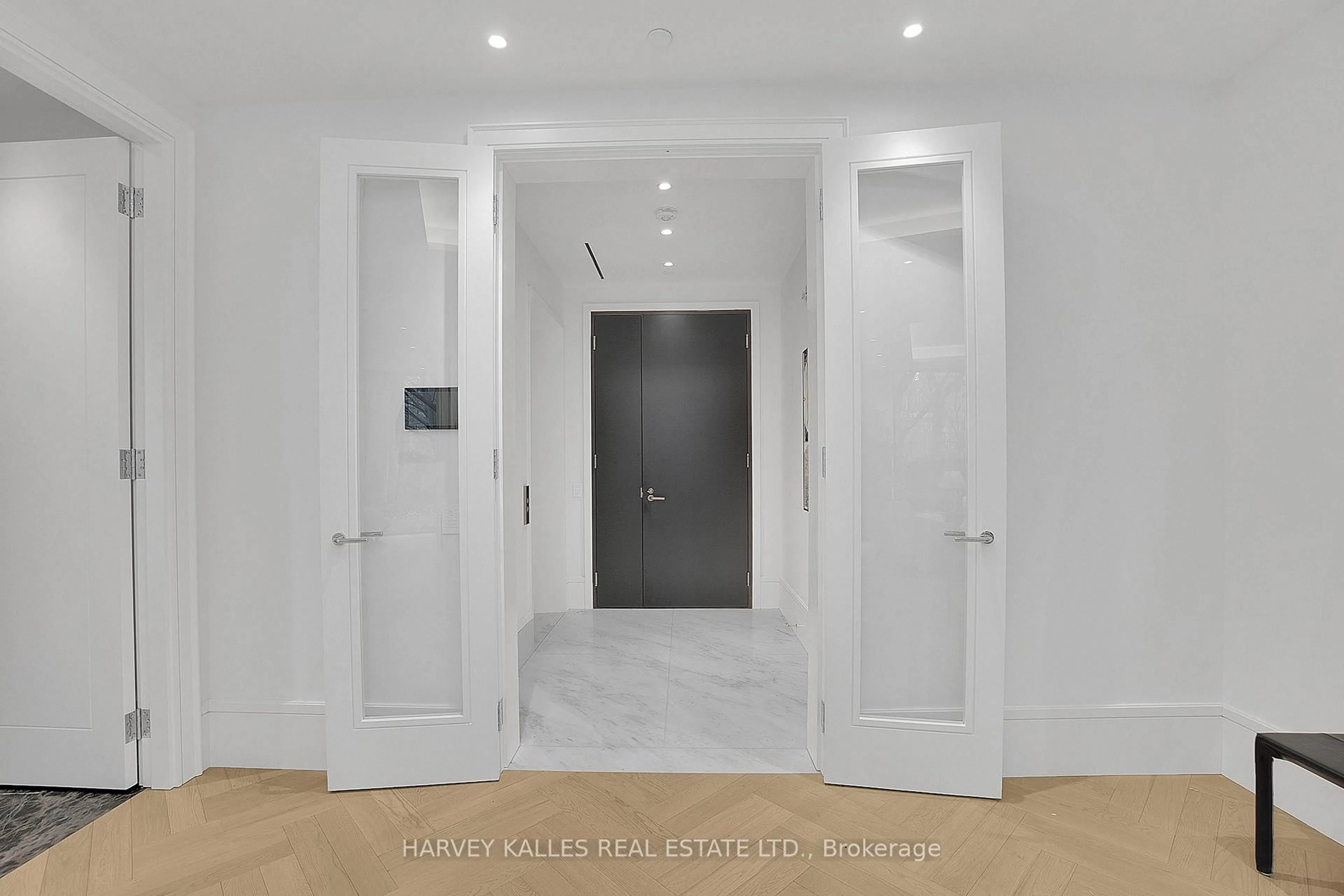 Indoor foyer for 7 Dale Ave #104, Toronto Ontario M4W 1K2