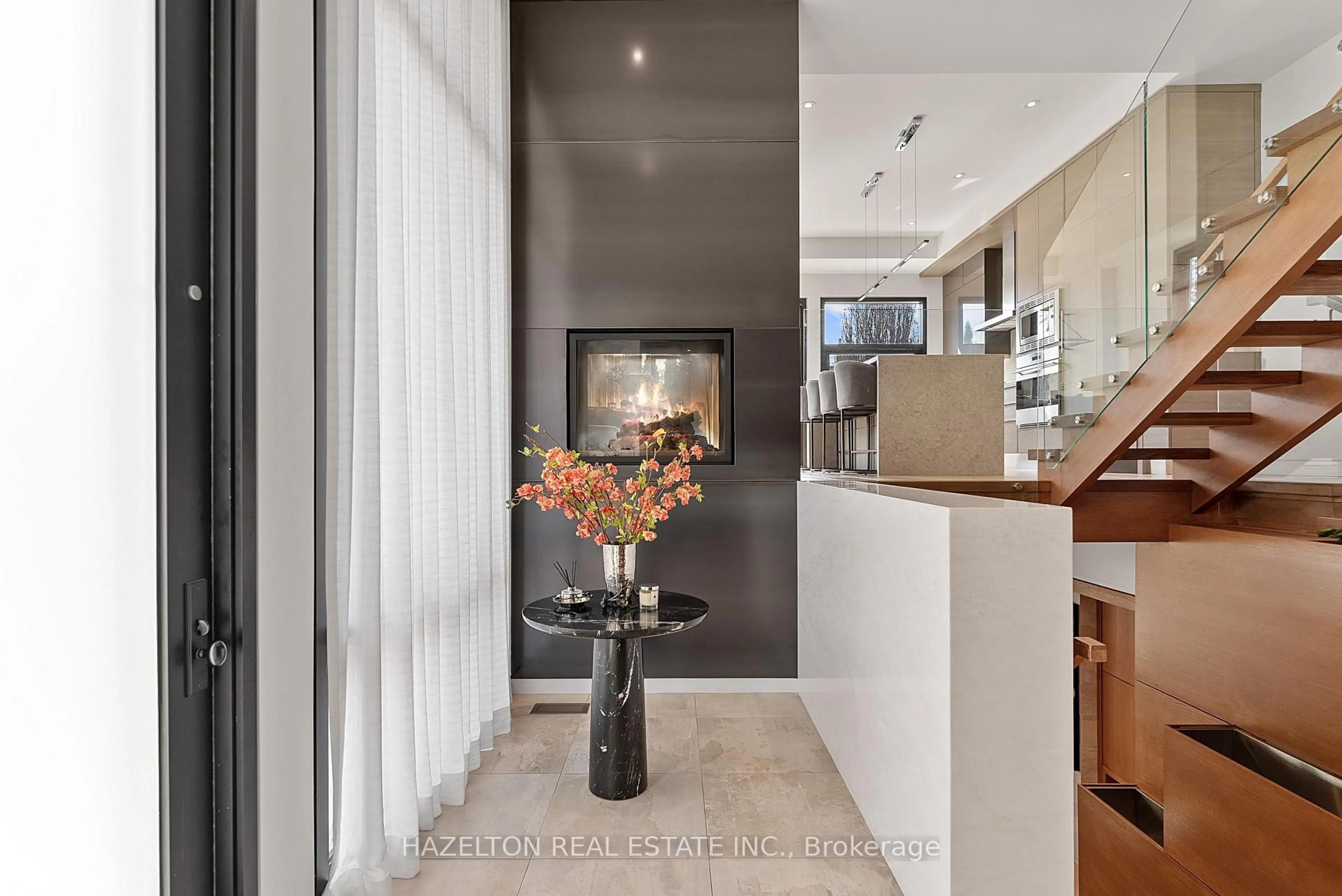 Indoor foyer for 143 Joicey Blvd, Toronto Ontario M5M 2V1