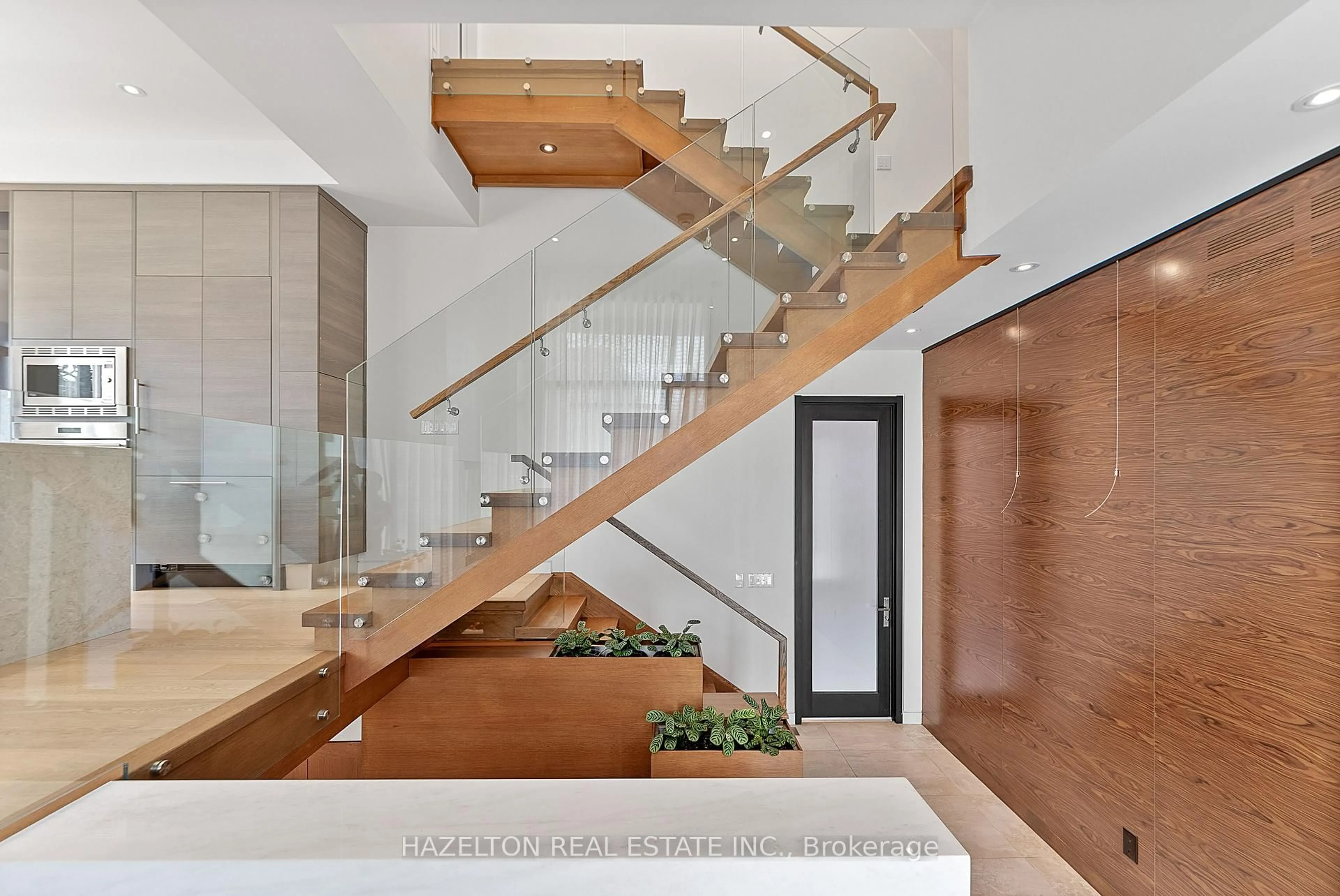 Stairs for 143 Joicey Blvd, Toronto Ontario M5M 2V1