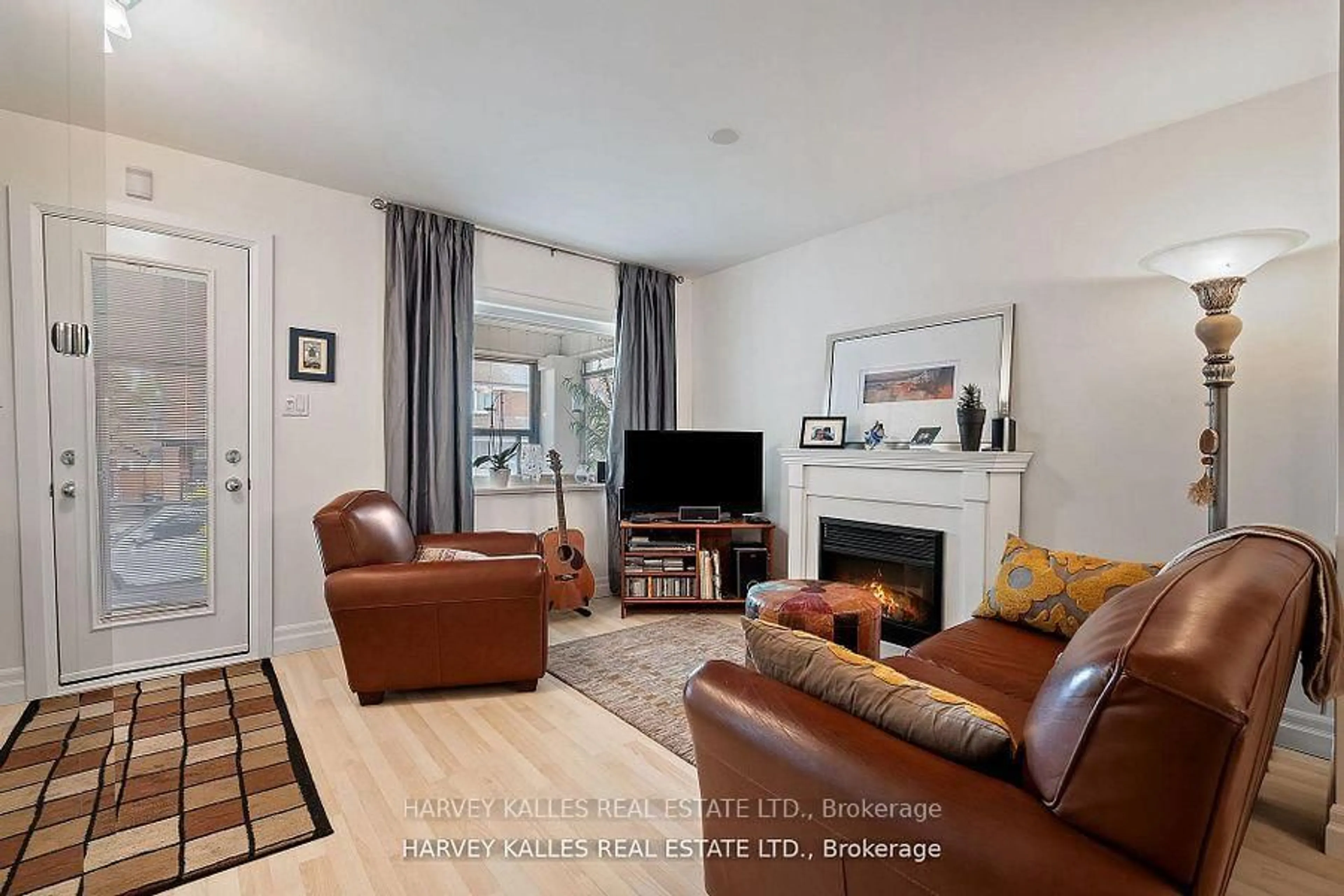 Living room with furniture, unknown for 291 Arlington Ave, Toronto Ontario M6C 2Z8