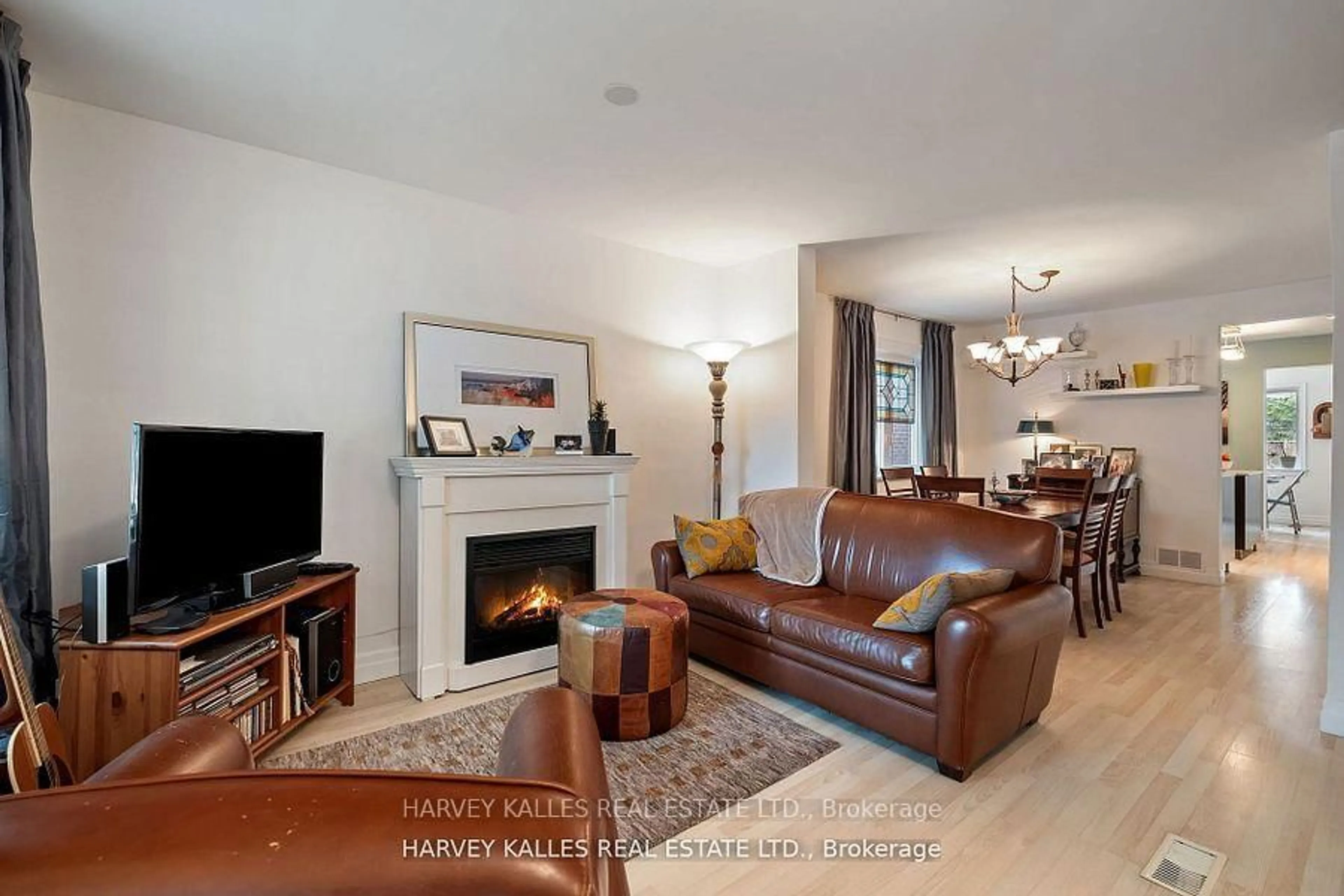 Living room with furniture, unknown for 291 Arlington Ave, Toronto Ontario M6C 2Z8