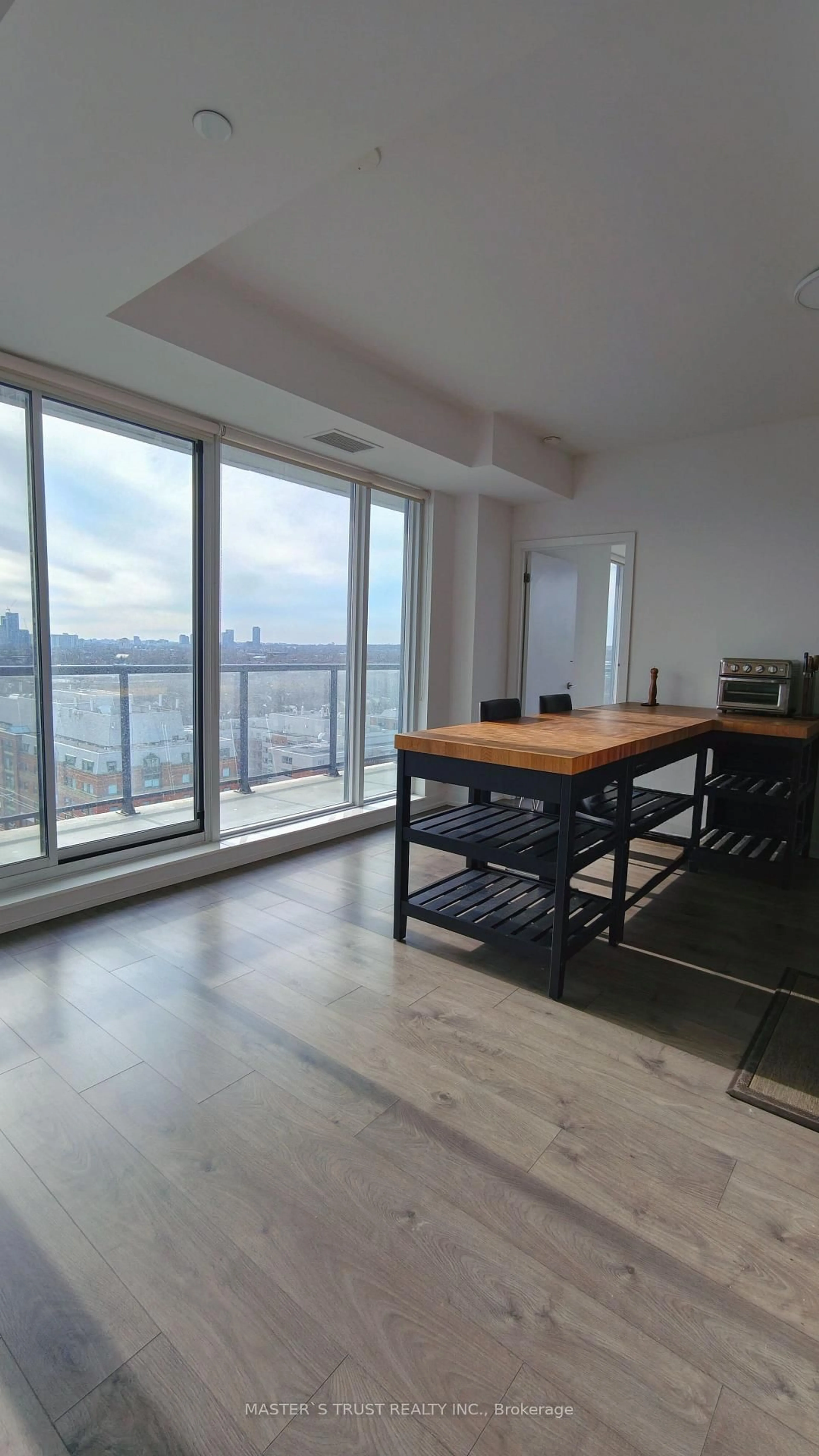 A pic of a room for 297 College St #1517, Toronto Ontario M5T 0C2