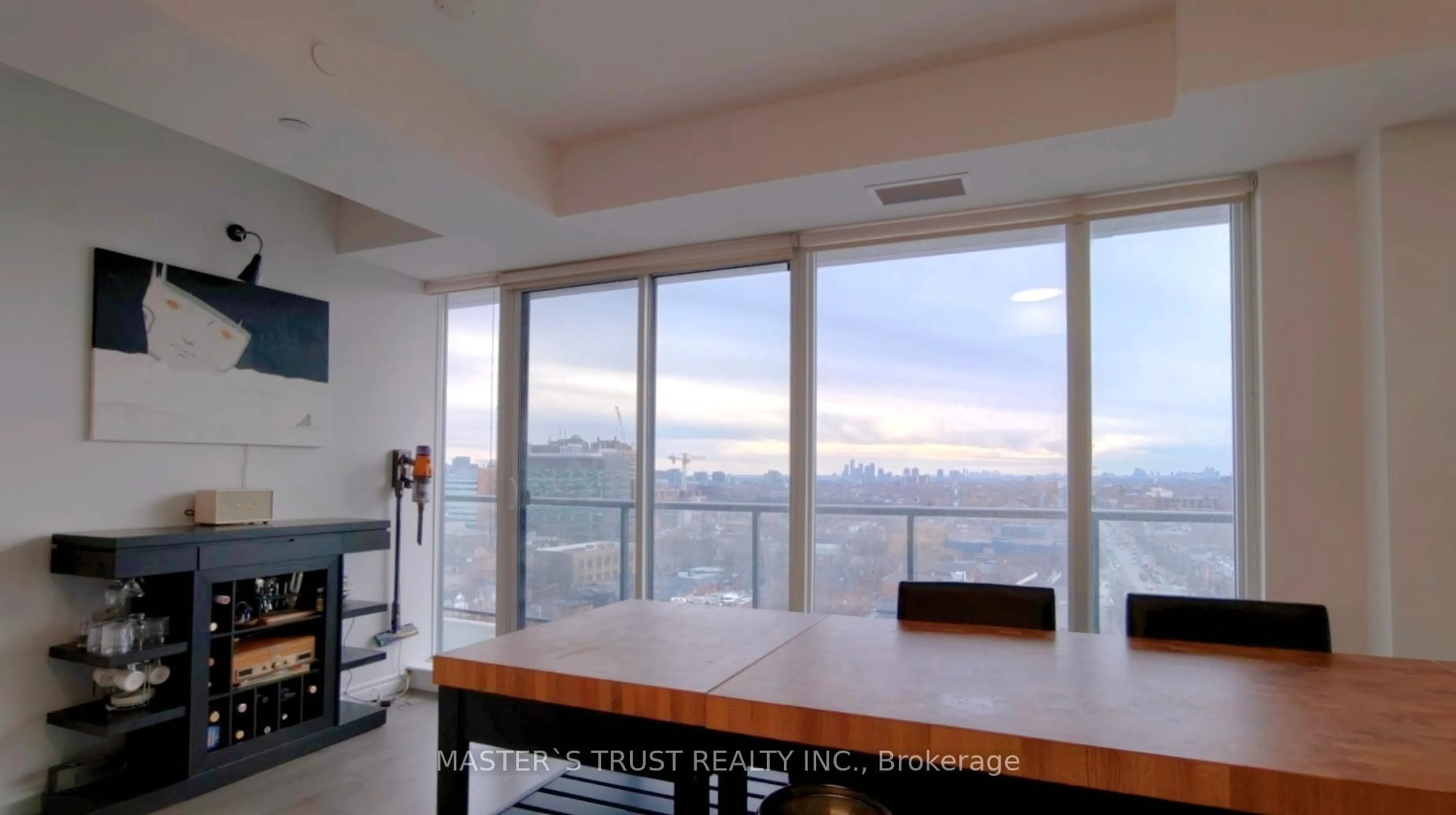 A pic of a room for 297 College St #1517, Toronto Ontario M5T 0C2