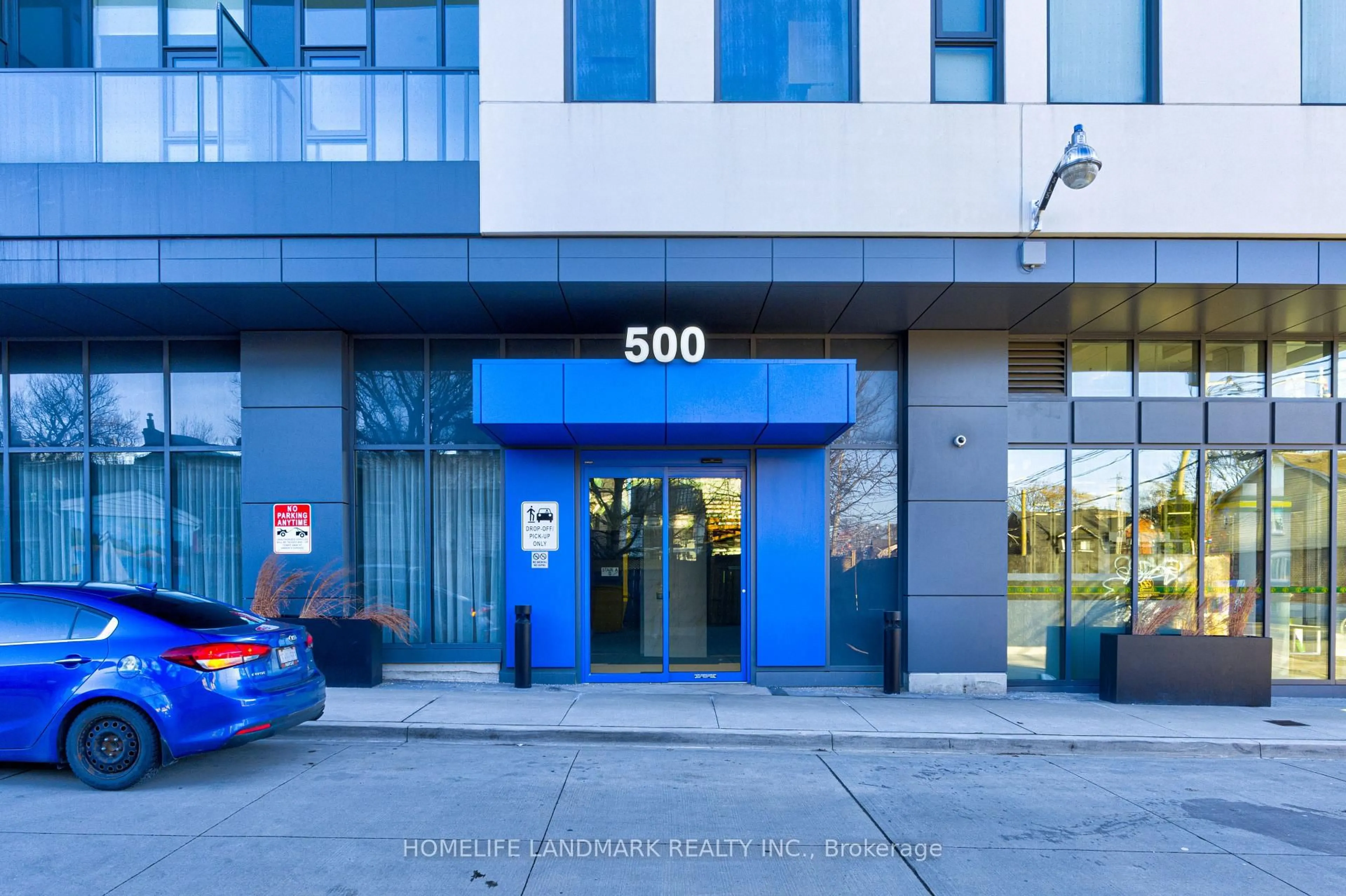 Indoor foyer for 500 Dupont St #310, Toronto Ontario M6G 1Y7