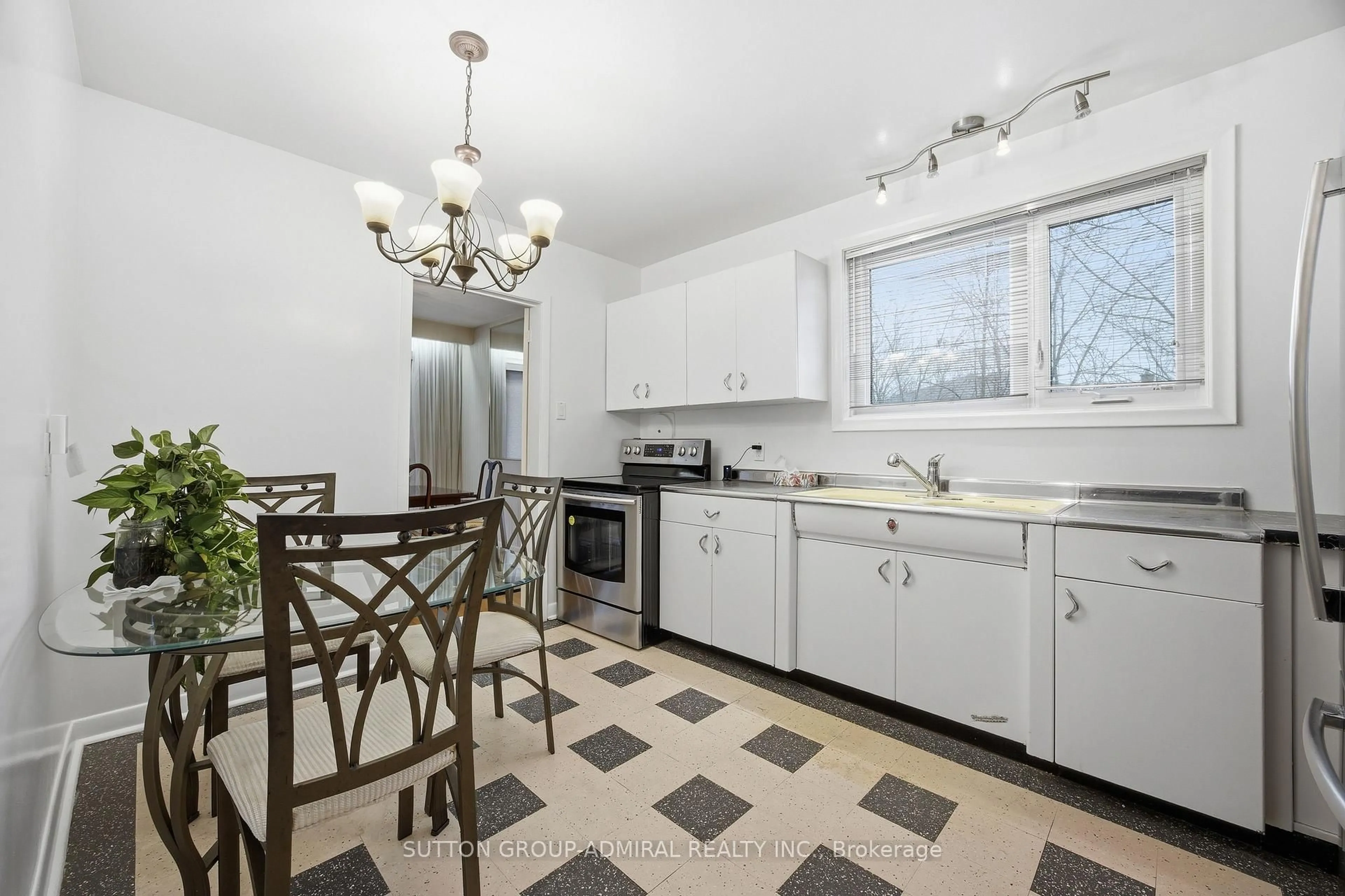 Standard kitchen, ceramic/tile floor for 48 Goddard St, Toronto Ontario M3H 5E1