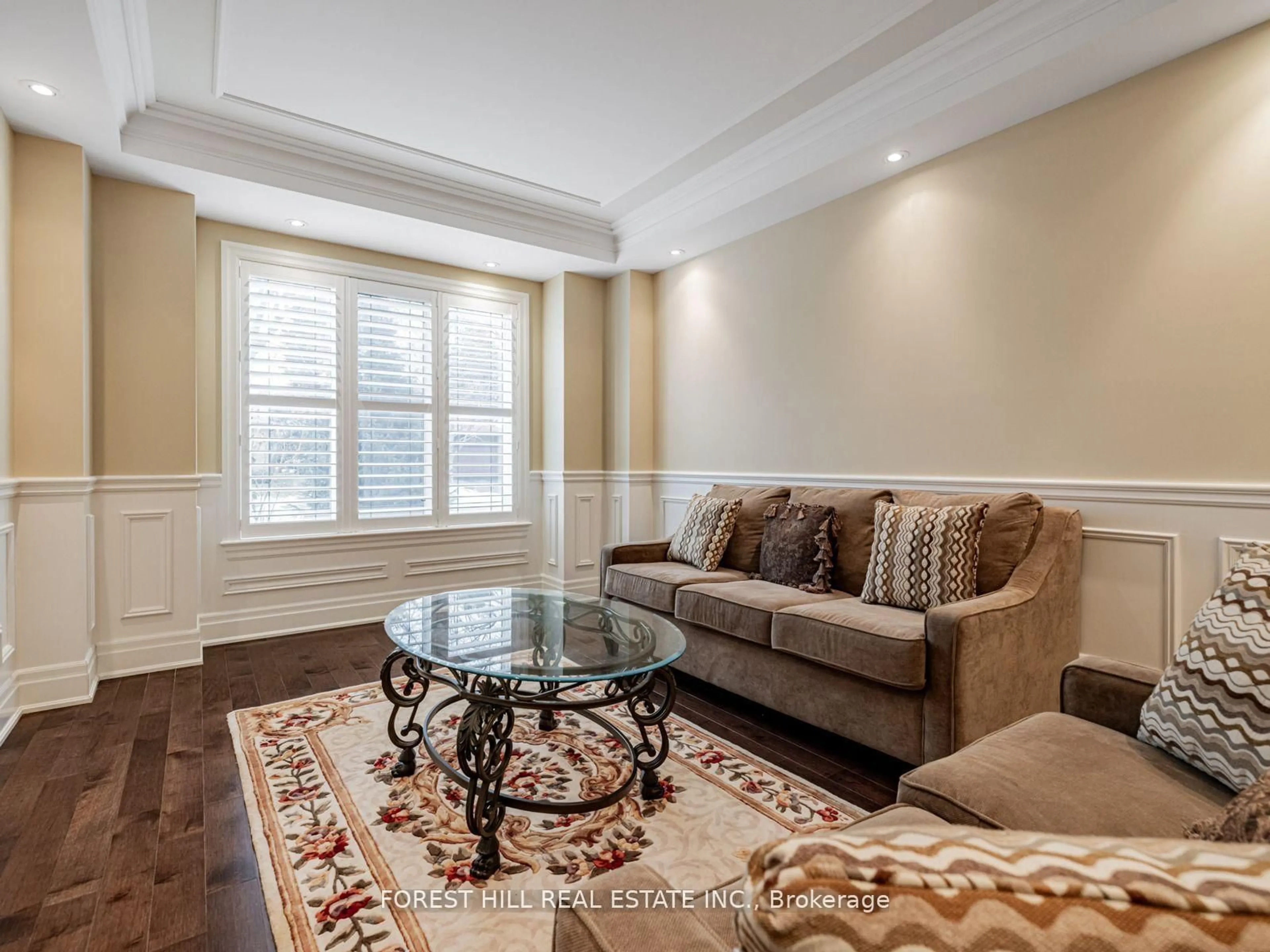 Living room with furniture, unknown for 394 Connaught Ave, Toronto Ontario M2R 2M2