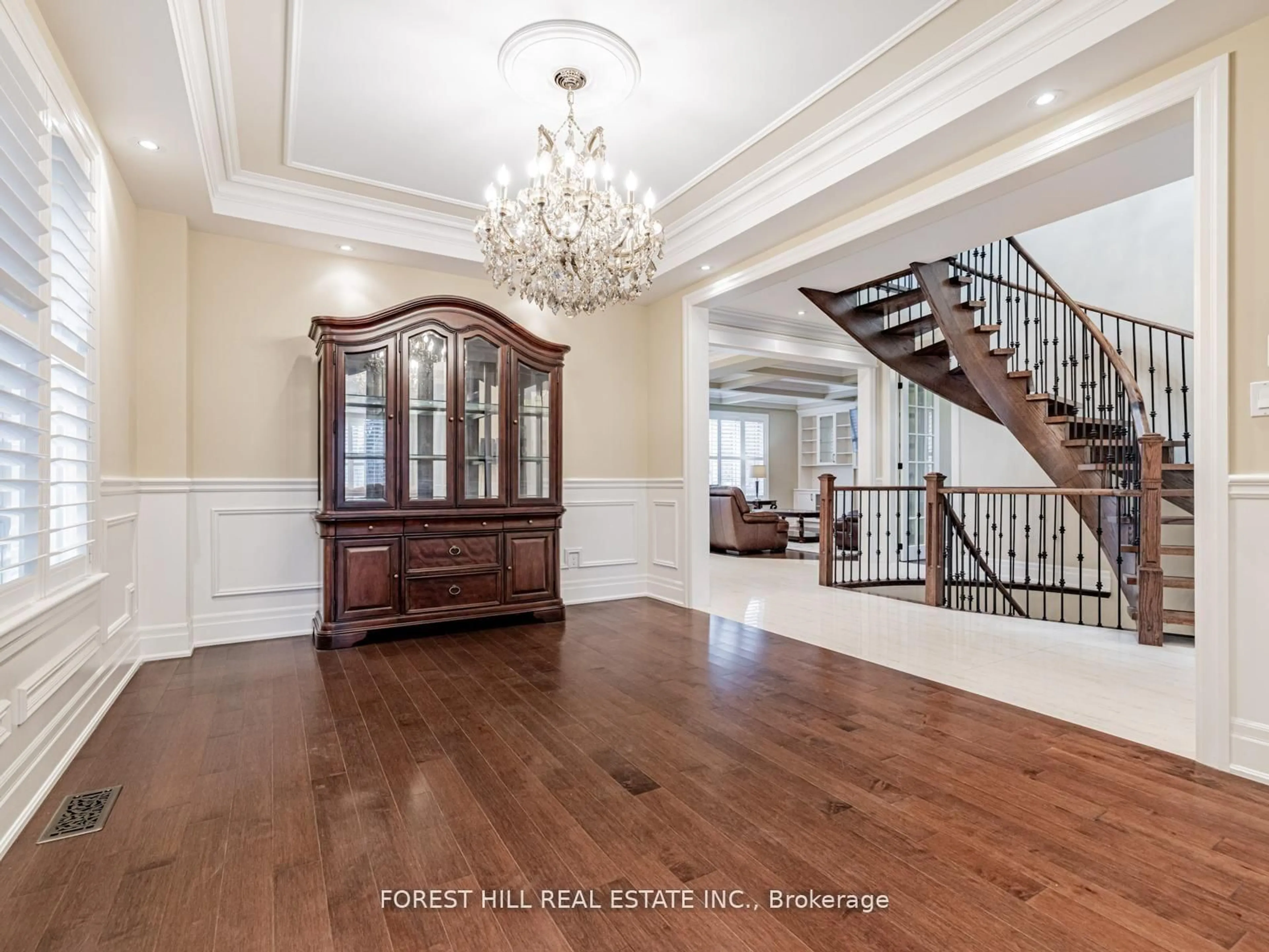 Indoor foyer for 394 Connaught Ave, Toronto Ontario M2R 2M2