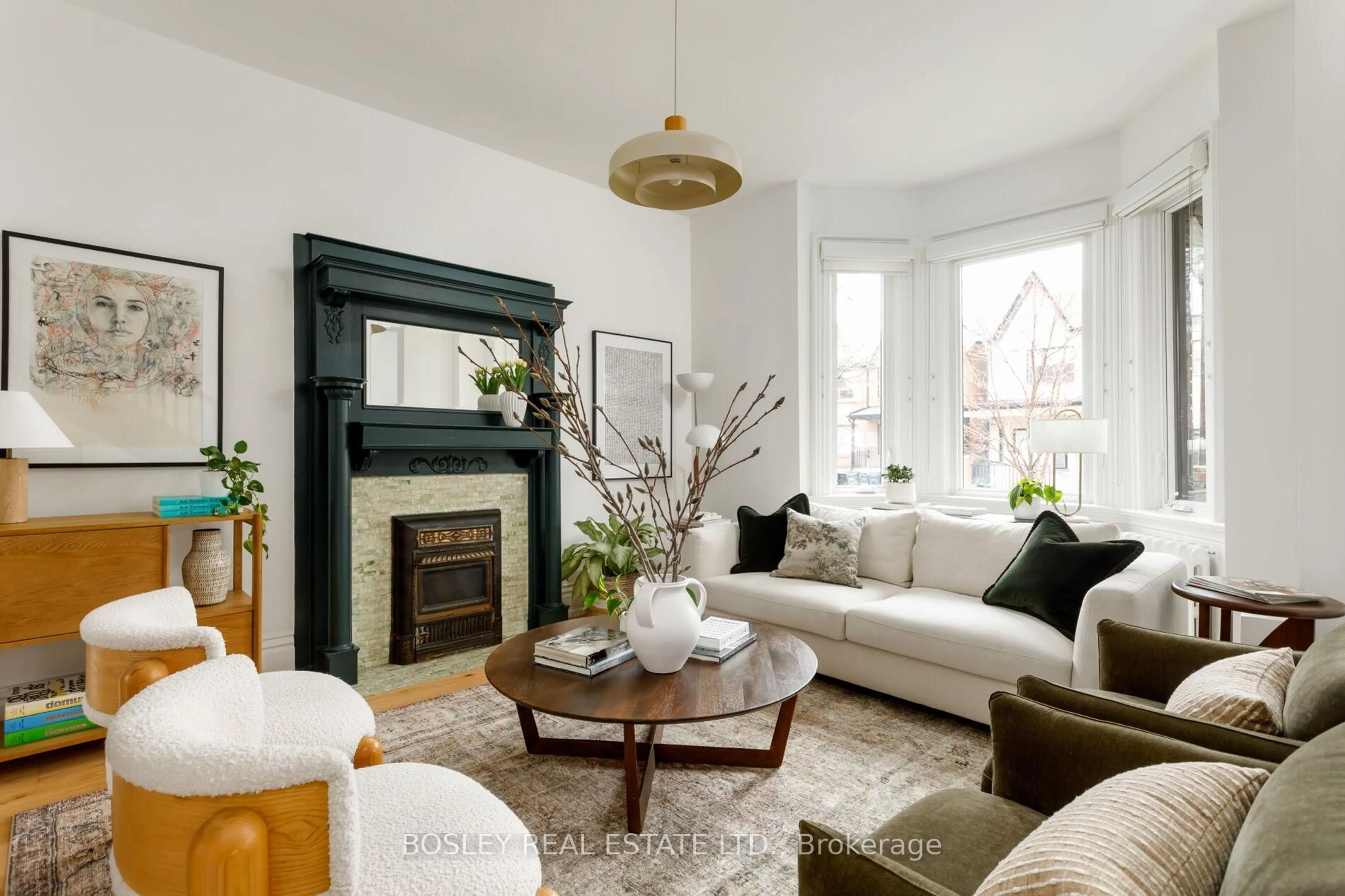 Living room with furniture, unknown for 127 Lisgar St, Toronto Ontario M6J 3G4