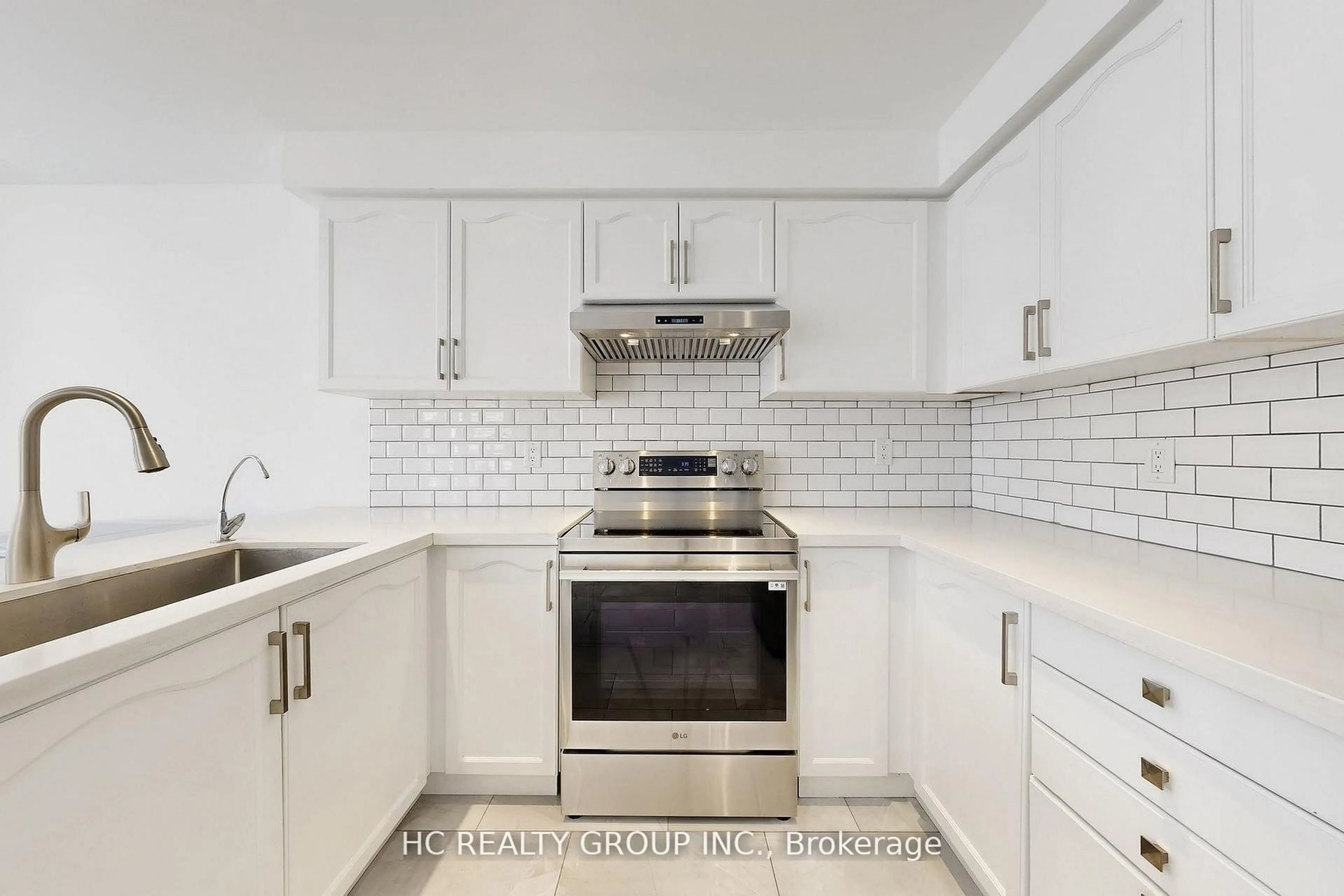 Standard kitchen, ceramic/tile floor for 204B Finch Ave, Toronto Ontario M2N 4R9