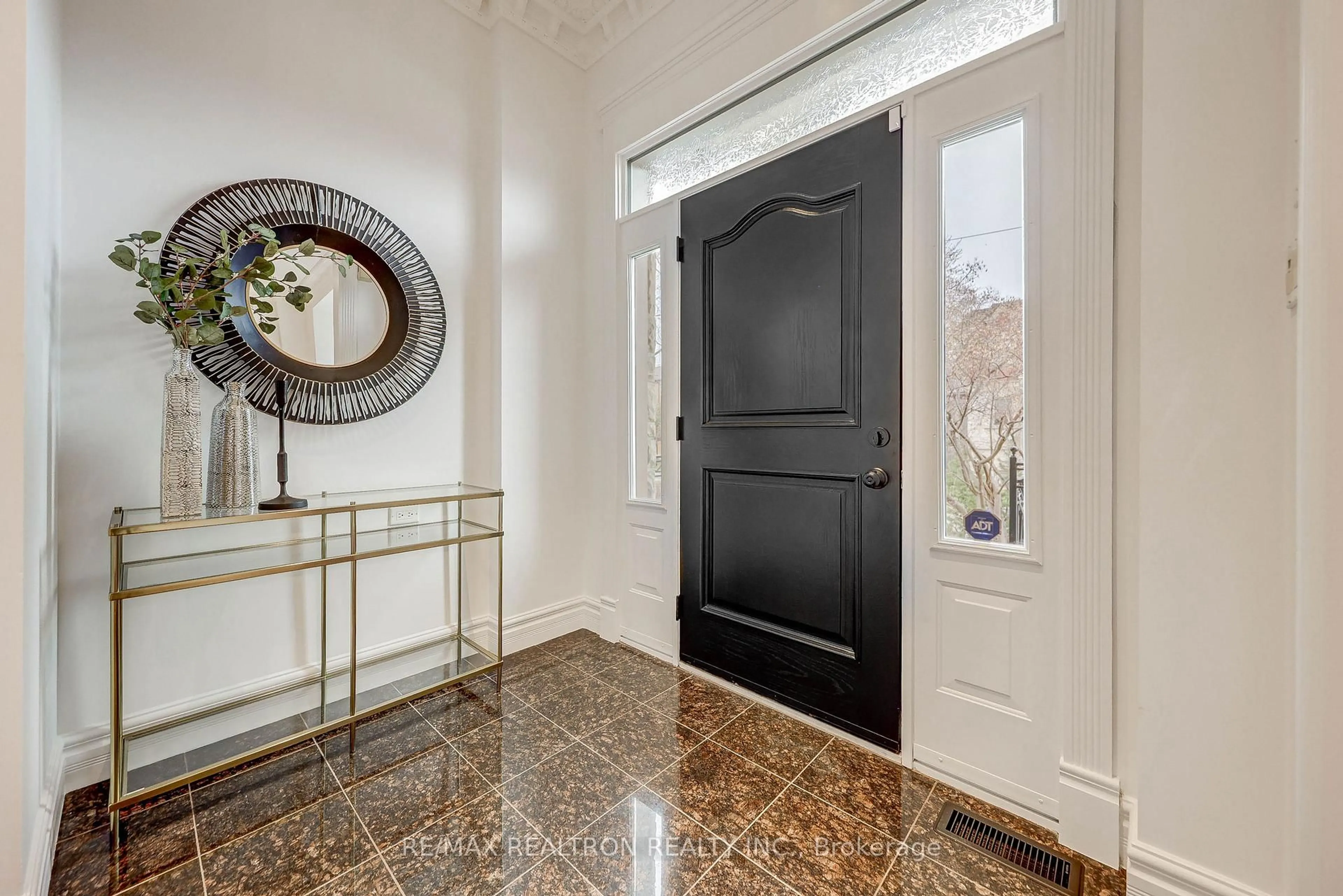 Indoor entryway for 47 Haddington Ave, Toronto Ontario M5M 2N8
