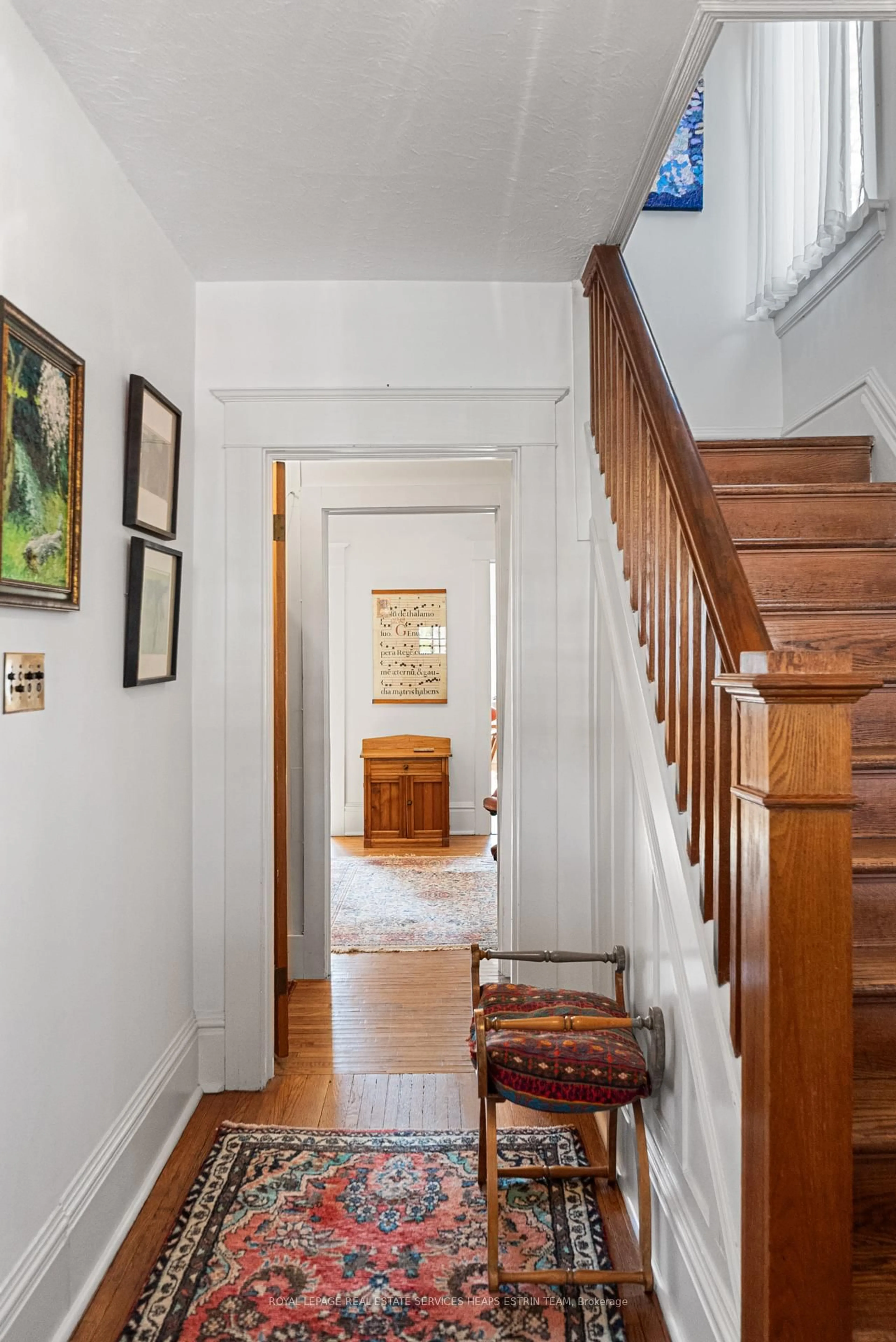 Indoor foyer for 32 Belcourt Rd, Toronto Ontario M4S 2T9