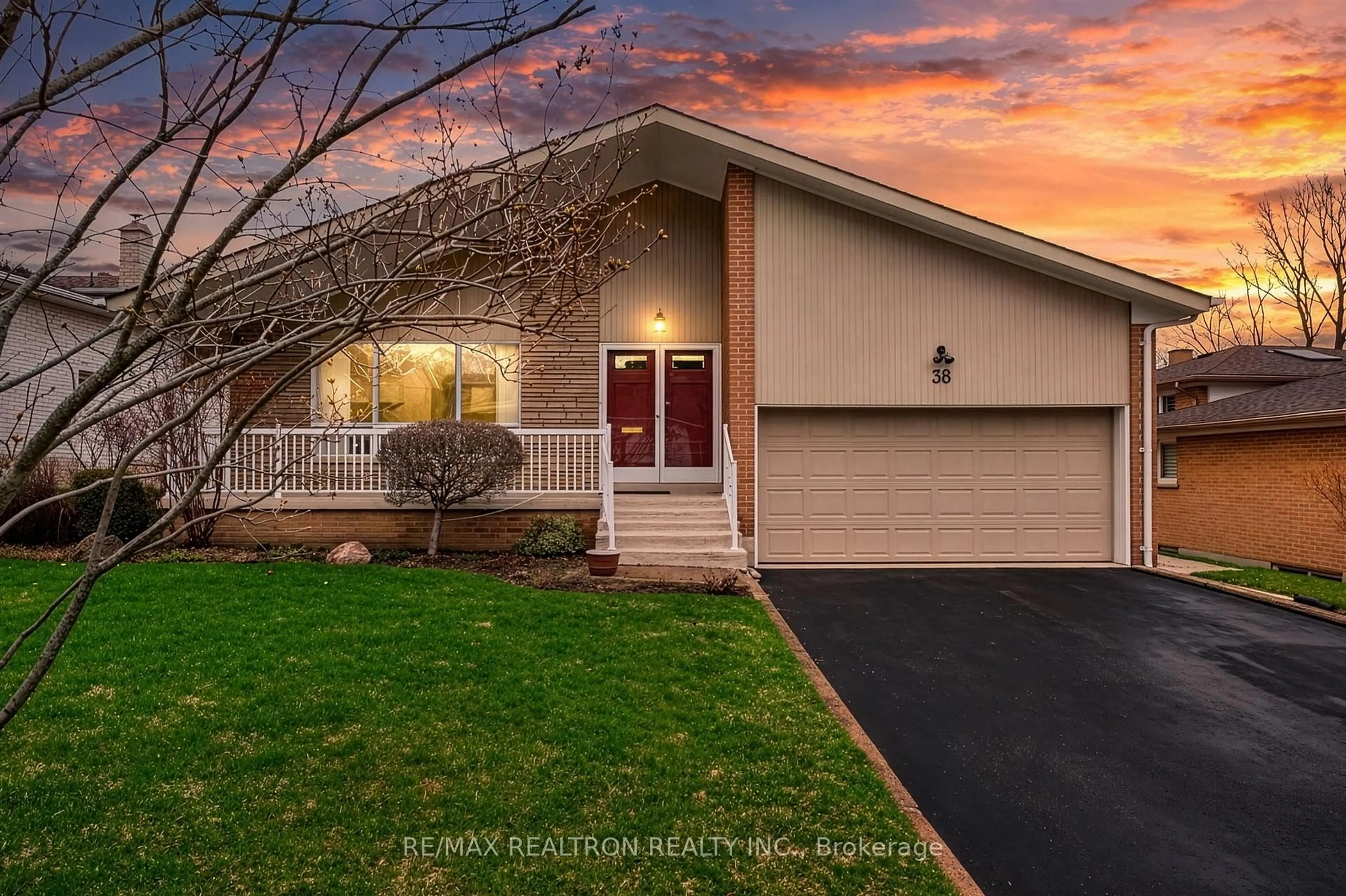 Home with vinyl exterior material, street for 38 Colonnade Rd, Toronto Ontario M2K 2L5
