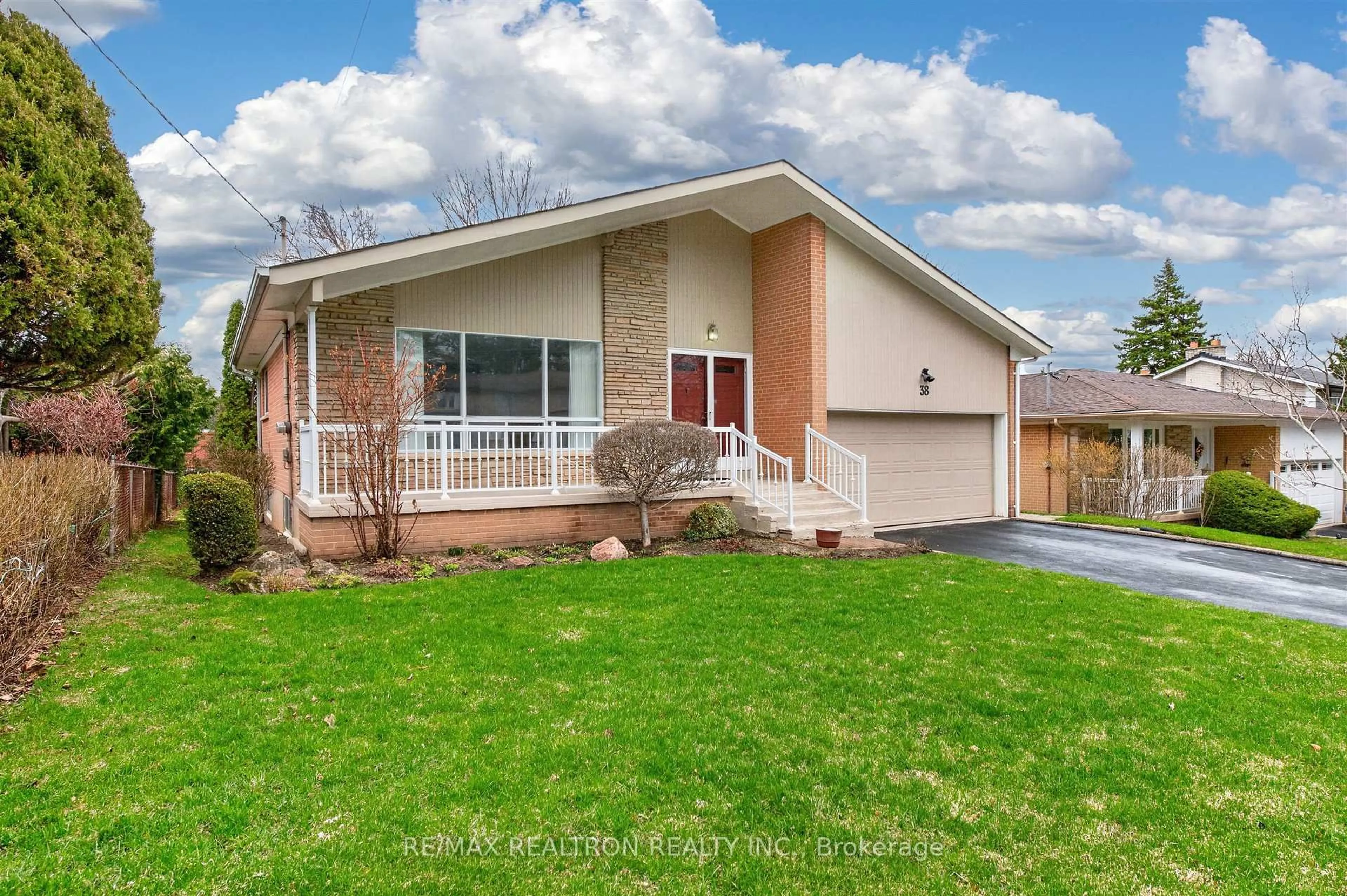 Home with vinyl exterior material, street for 38 Colonnade Rd, Toronto Ontario M2K 2L5