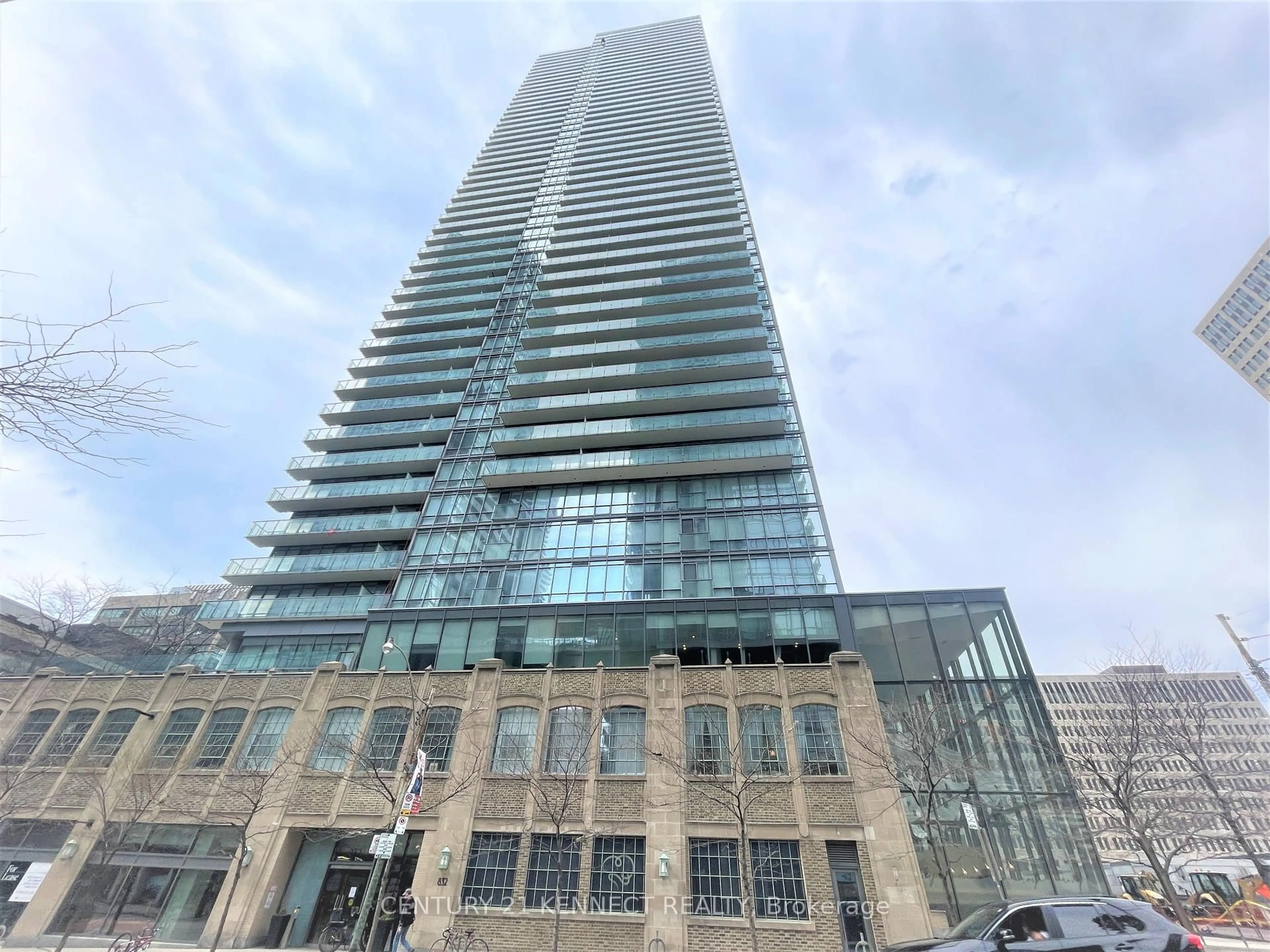 Indoor foyer for 832 Bay St #608, Toronto Ontario M5S 1Z6