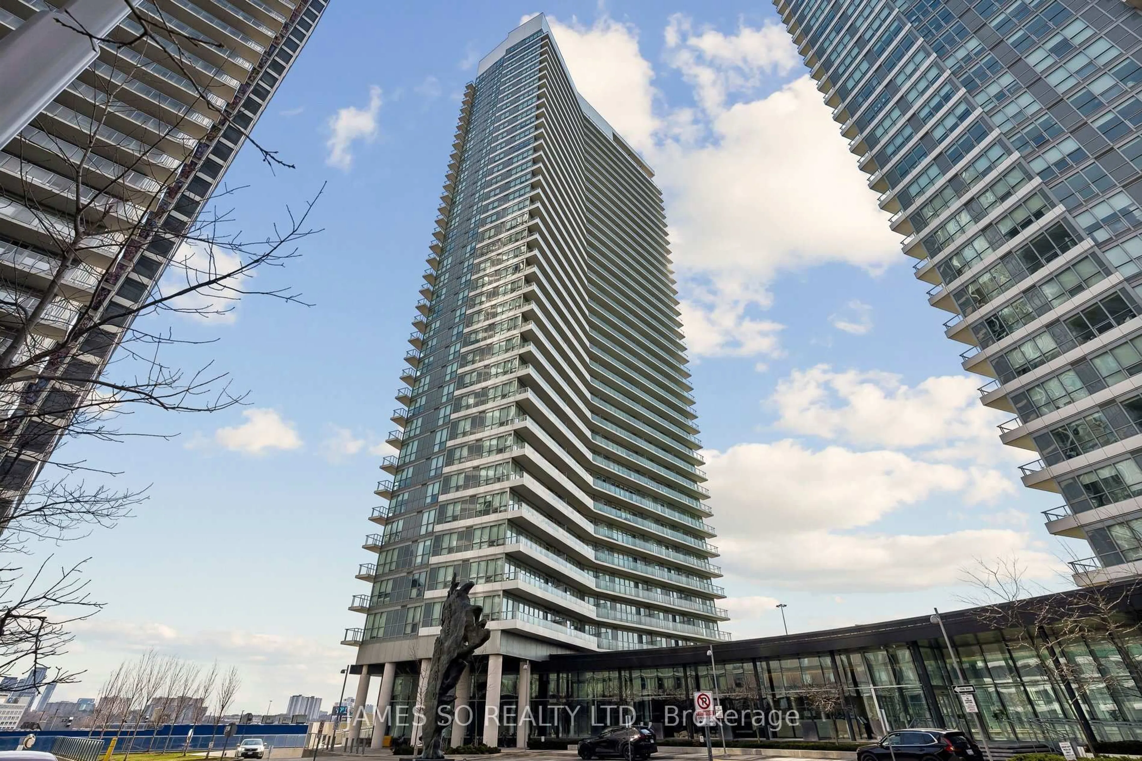 Indoor foyer for 117 McMahon Dr #910, Toronto Ontario M2K 0E4