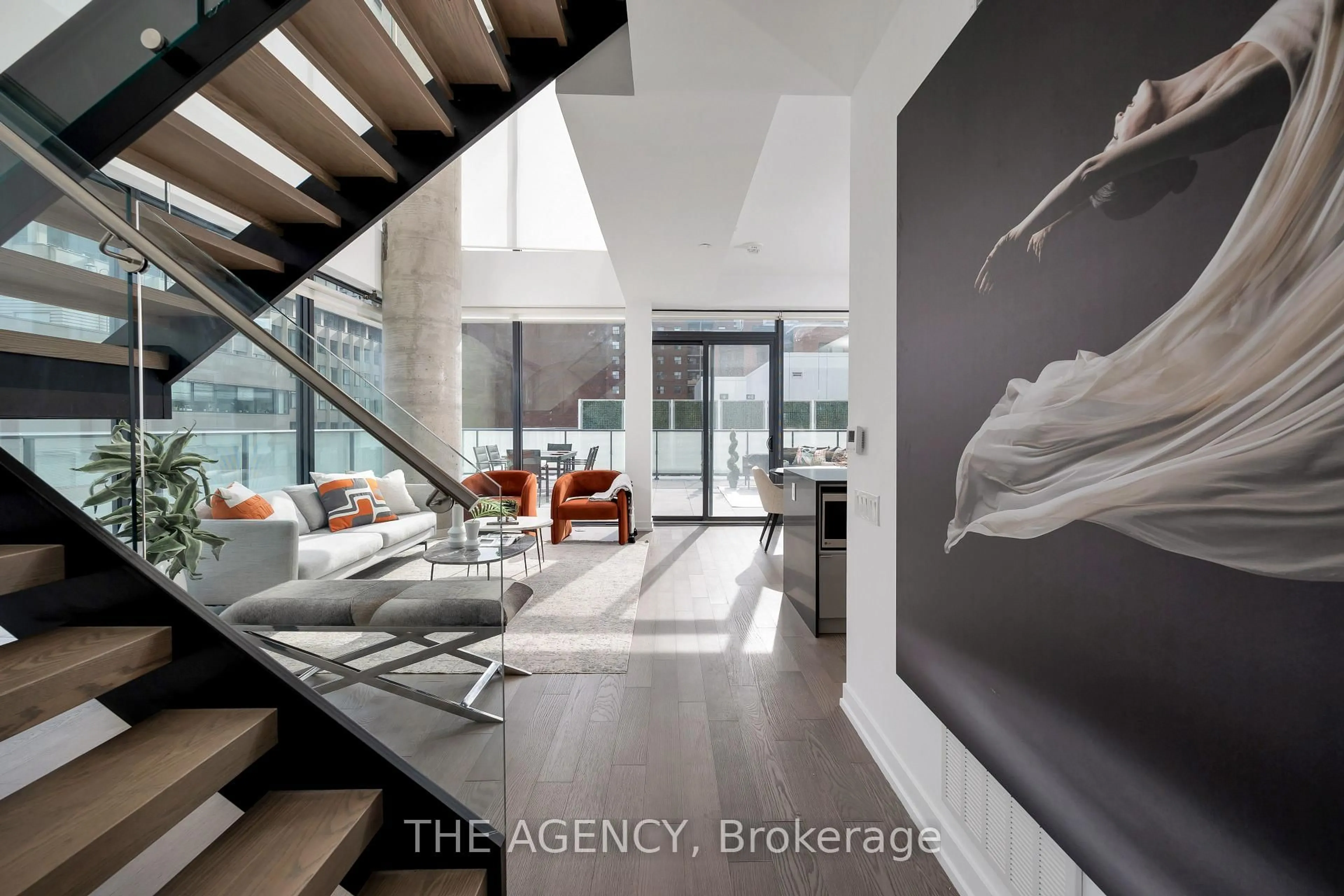 Indoor entryway for 161 Roehampton Ave #804, Toronto Ontario M4P 0C8