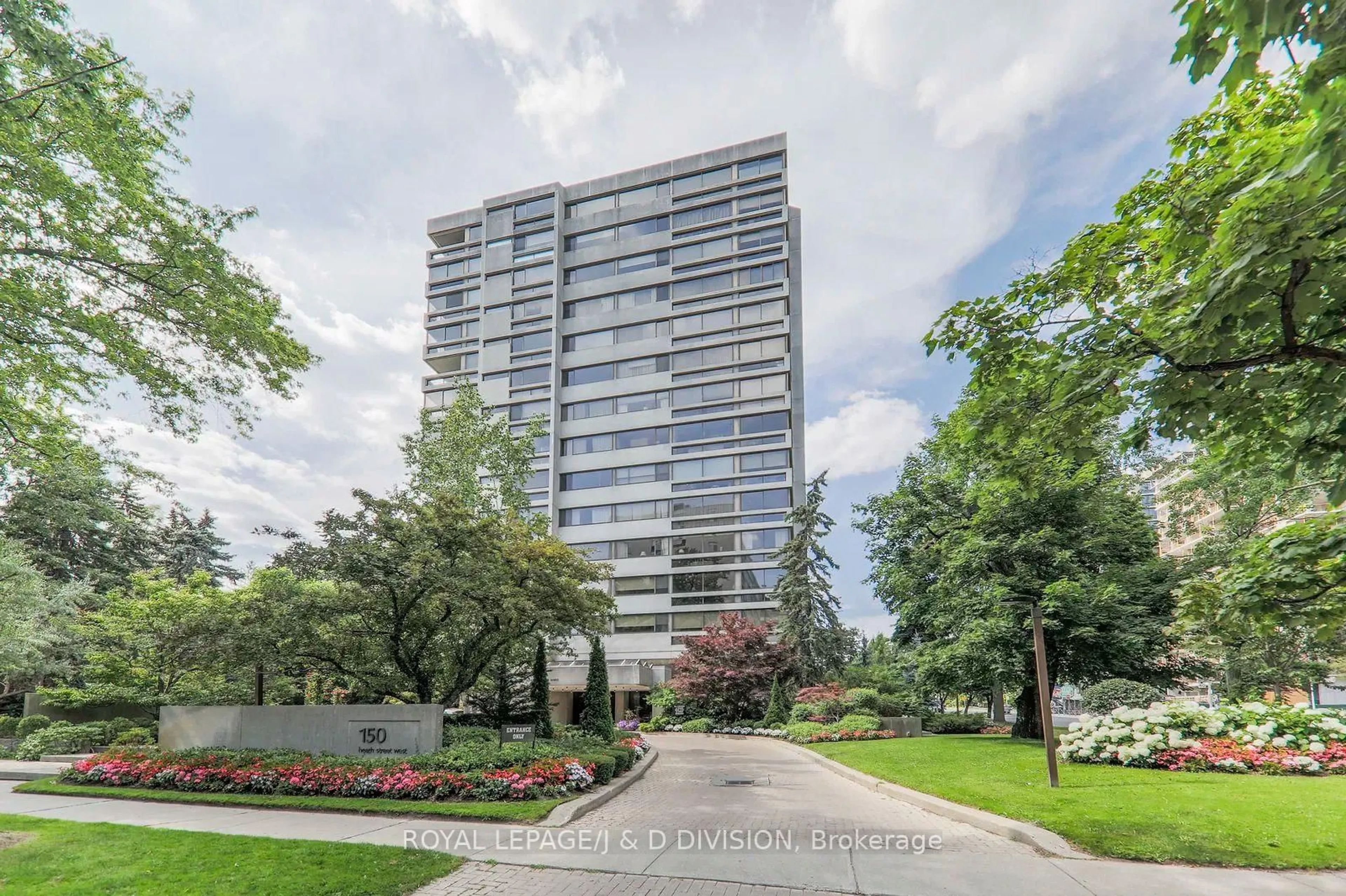 Indoor foyer for 150 Heath St #203, Toronto Ontario M4V 2Y4