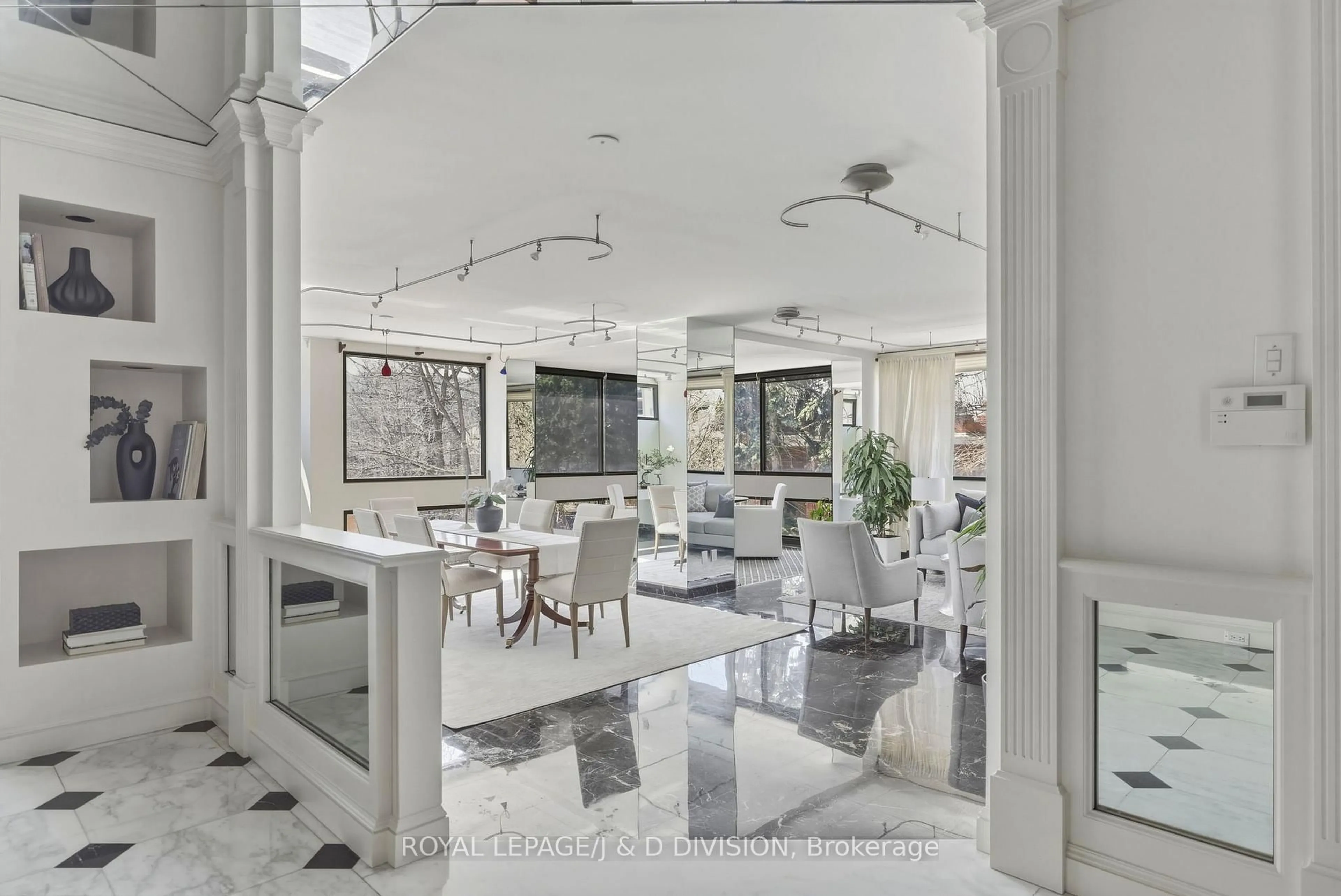 Lobby for 150 Heath St #203, Toronto Ontario M4V 2Y4