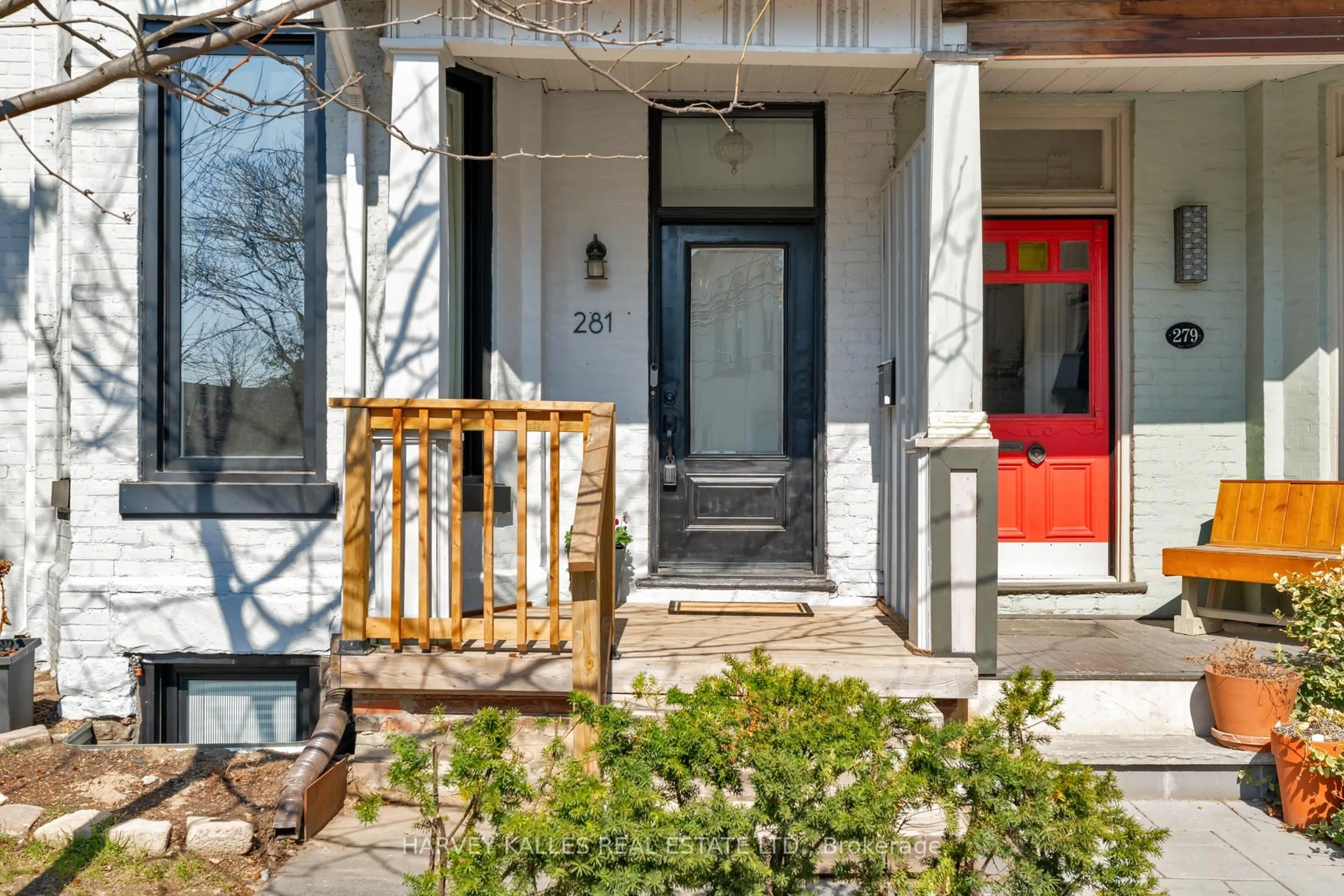 Indoor entryway for 281 Lisgar St, Toronto Ontario M6J 3H1