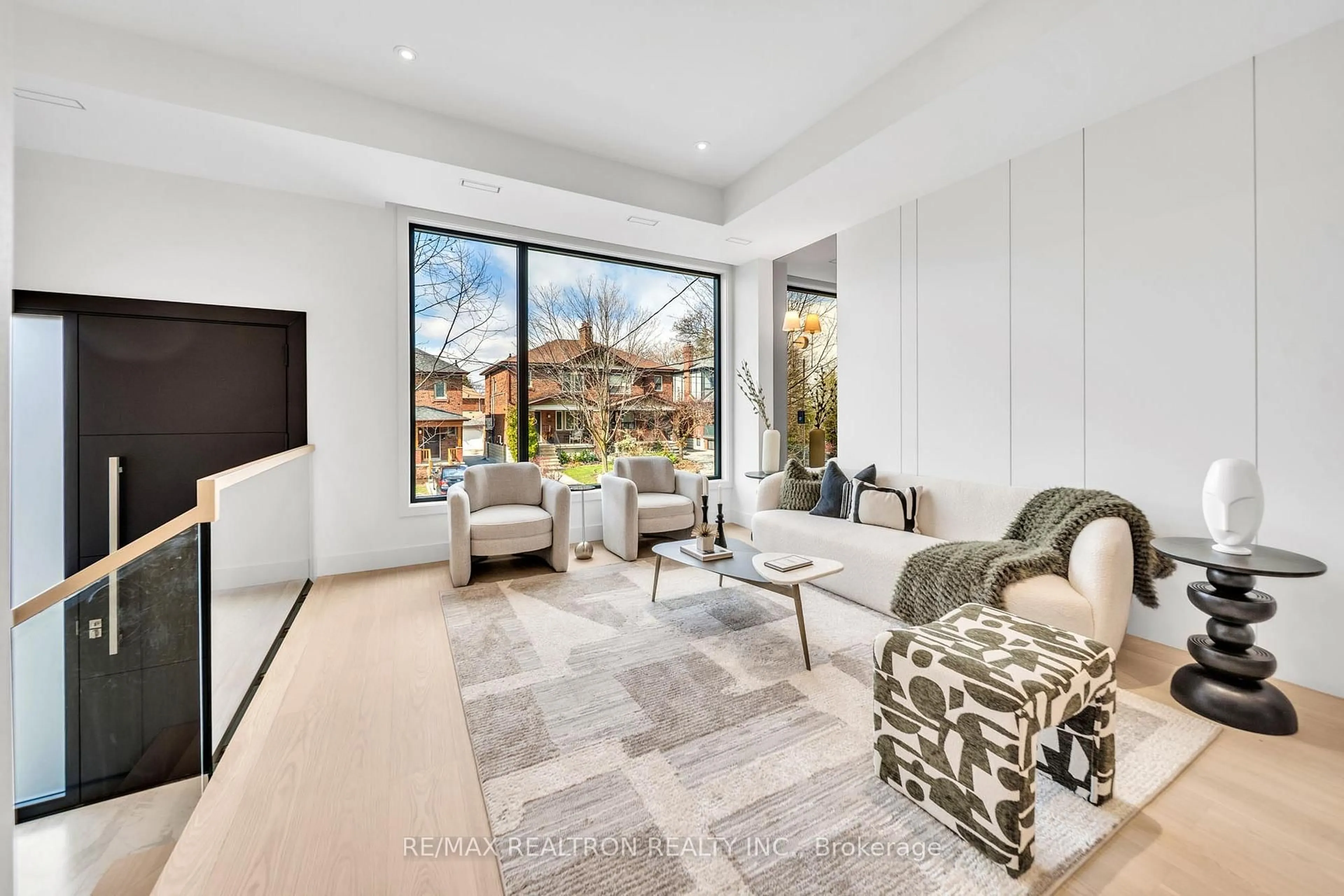 Living room with furniture, unknown for 315 Arlington Ave, Toronto Ontario M6C 2Z8