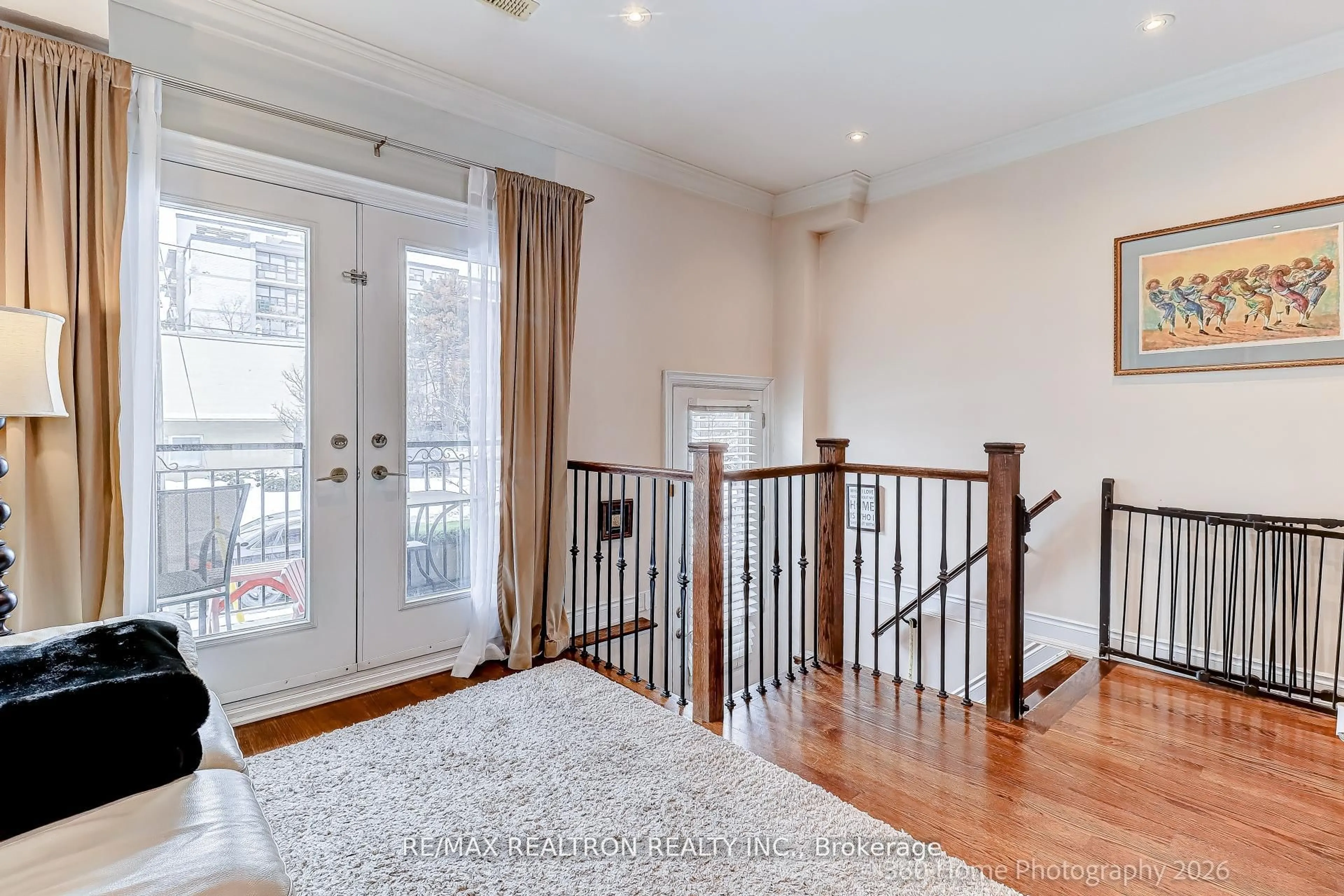 Indoor entryway for 7 Stadacona Dr, Toronto Ontario M6A 1Y5