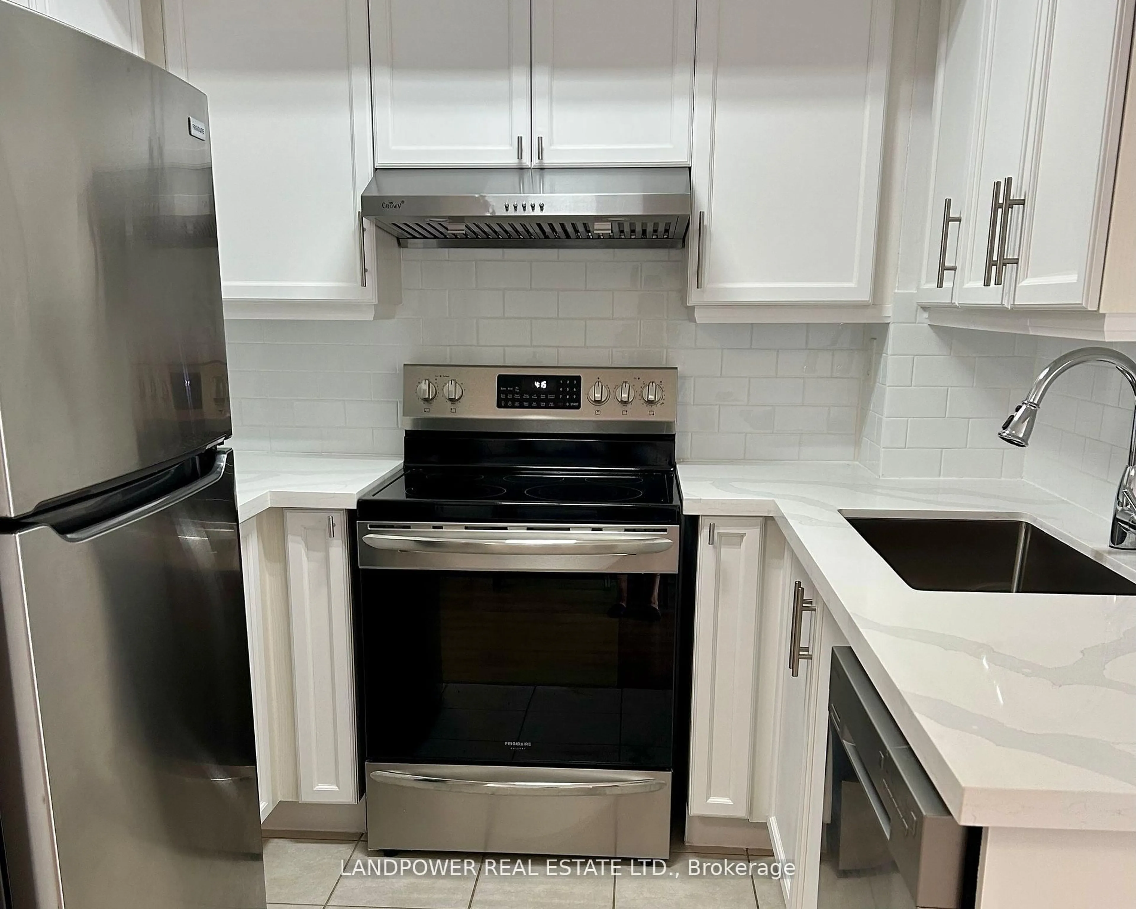 Standard kitchen, ceramic/tile floor for 1 Rean Dr #713, Toronto Ontario M2K 3C1
