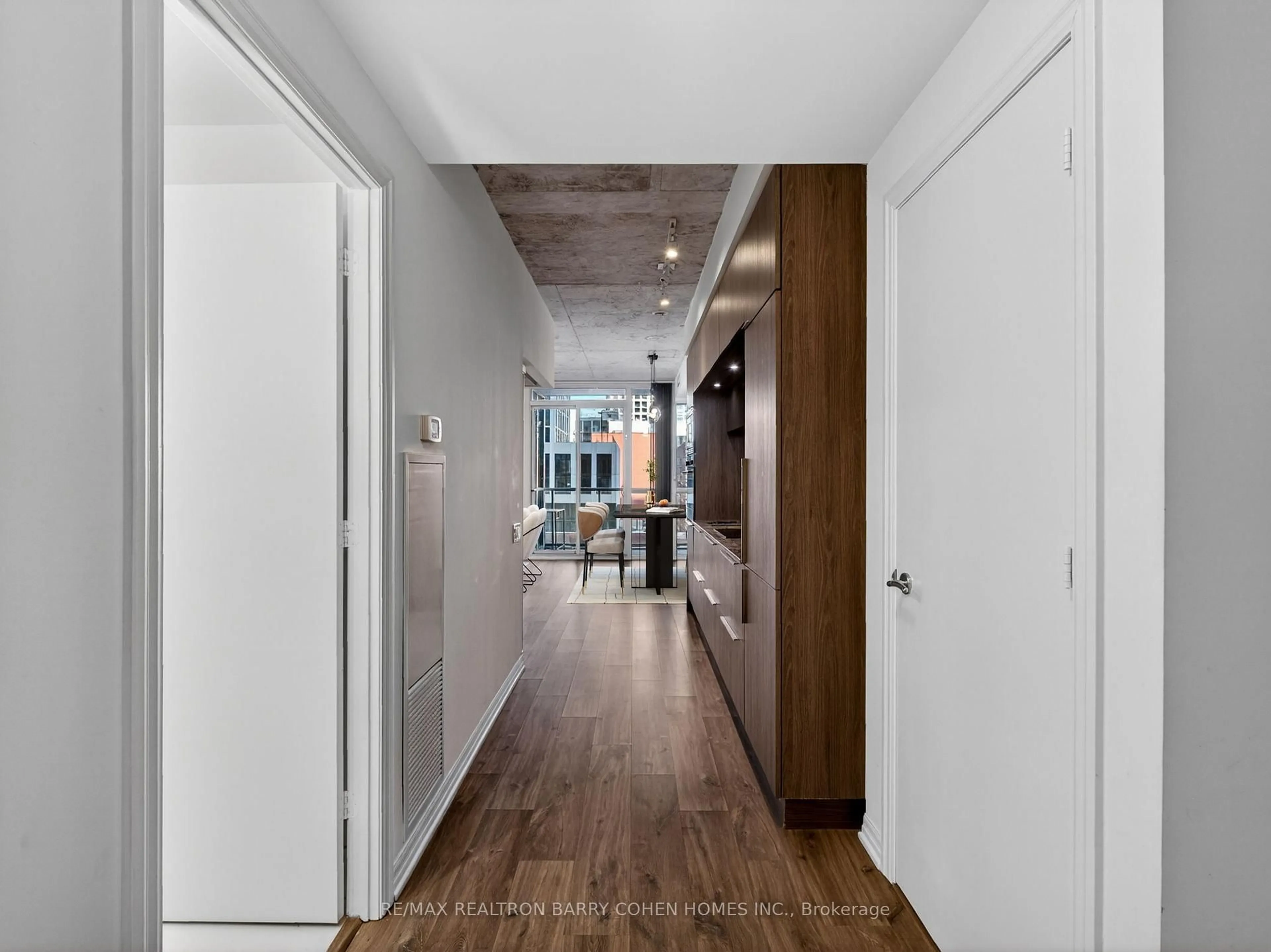 Indoor entryway for 88 Blue Jays Way #1115, Toronto Ontario M5V 0L7