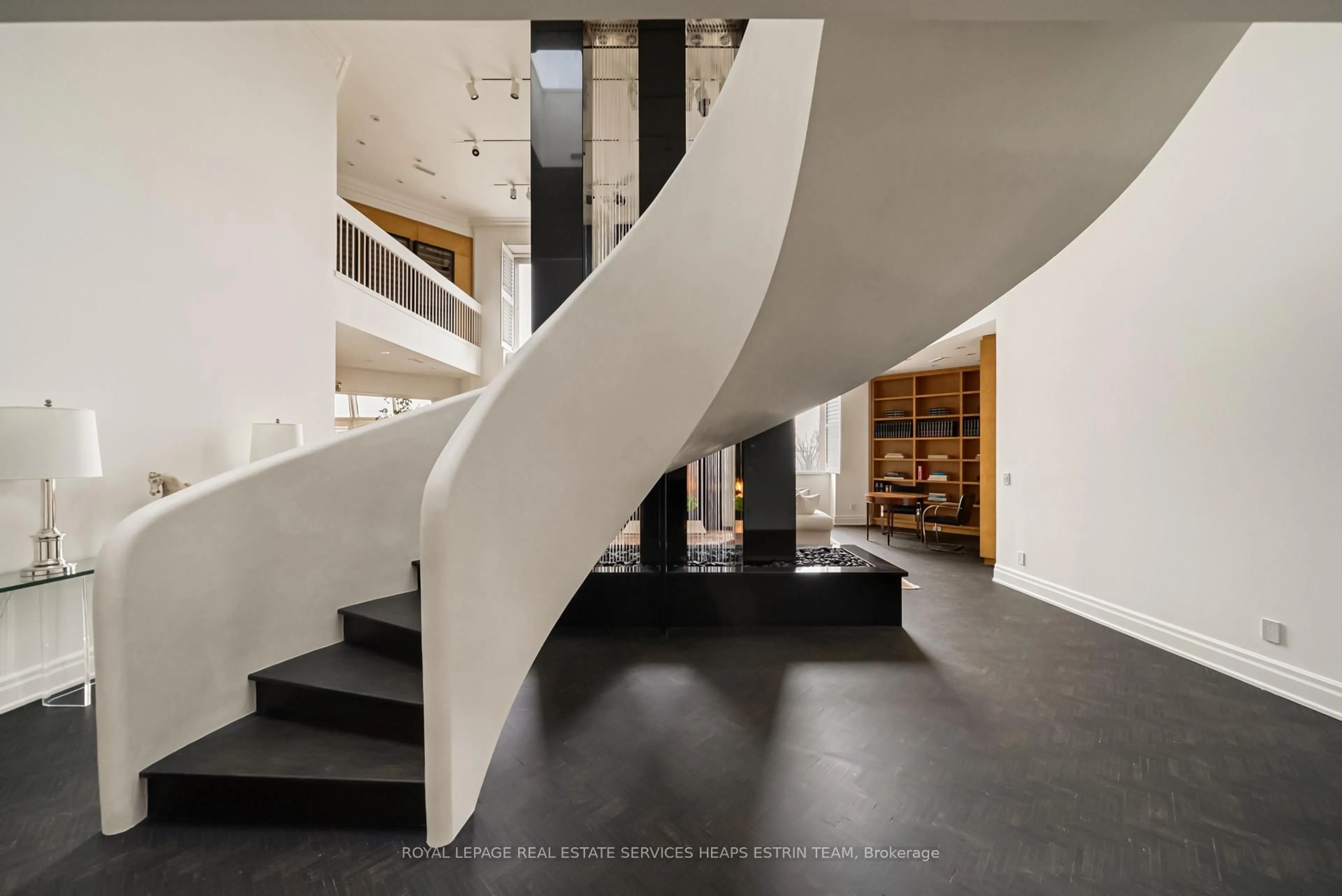 Indoor foyer for 2 Lynwood Ave #PH1, Toronto Ontario M4V 1K2