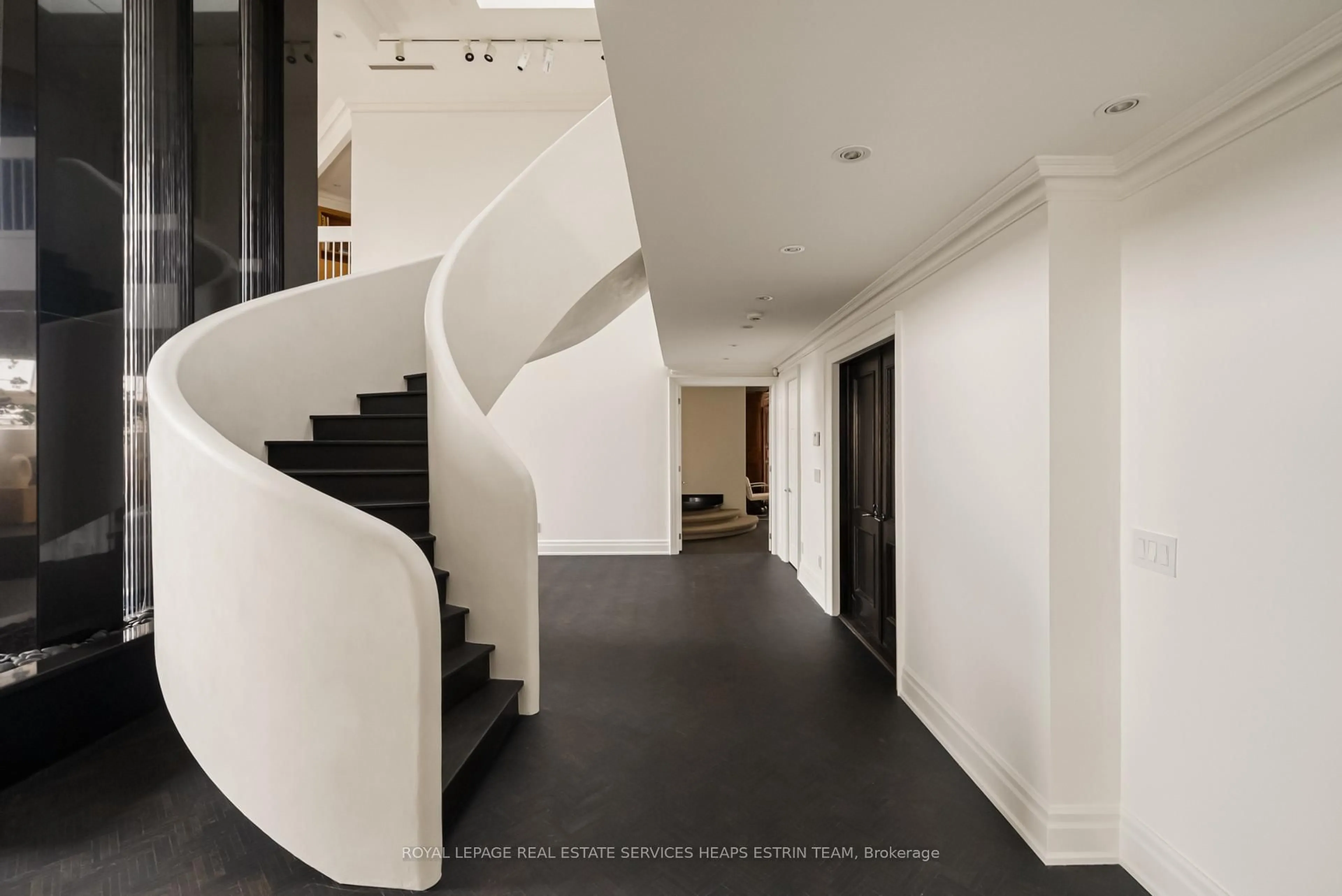 Unknown for 2 Lynwood Ave #PH1, Toronto Ontario M4V 1K2