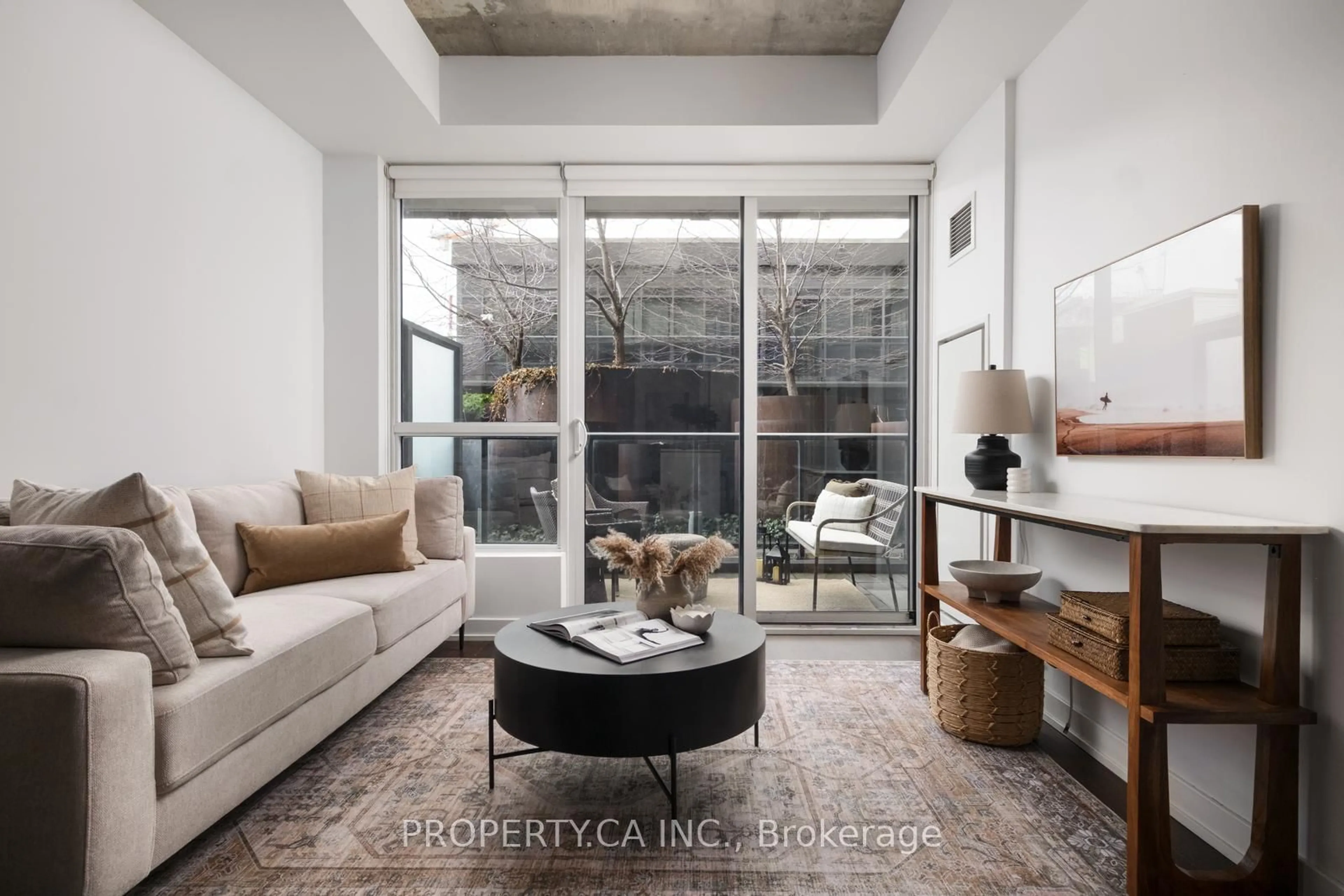 Indoor entryway for 1030 King St #344, Toronto Ontario M6K 3N3