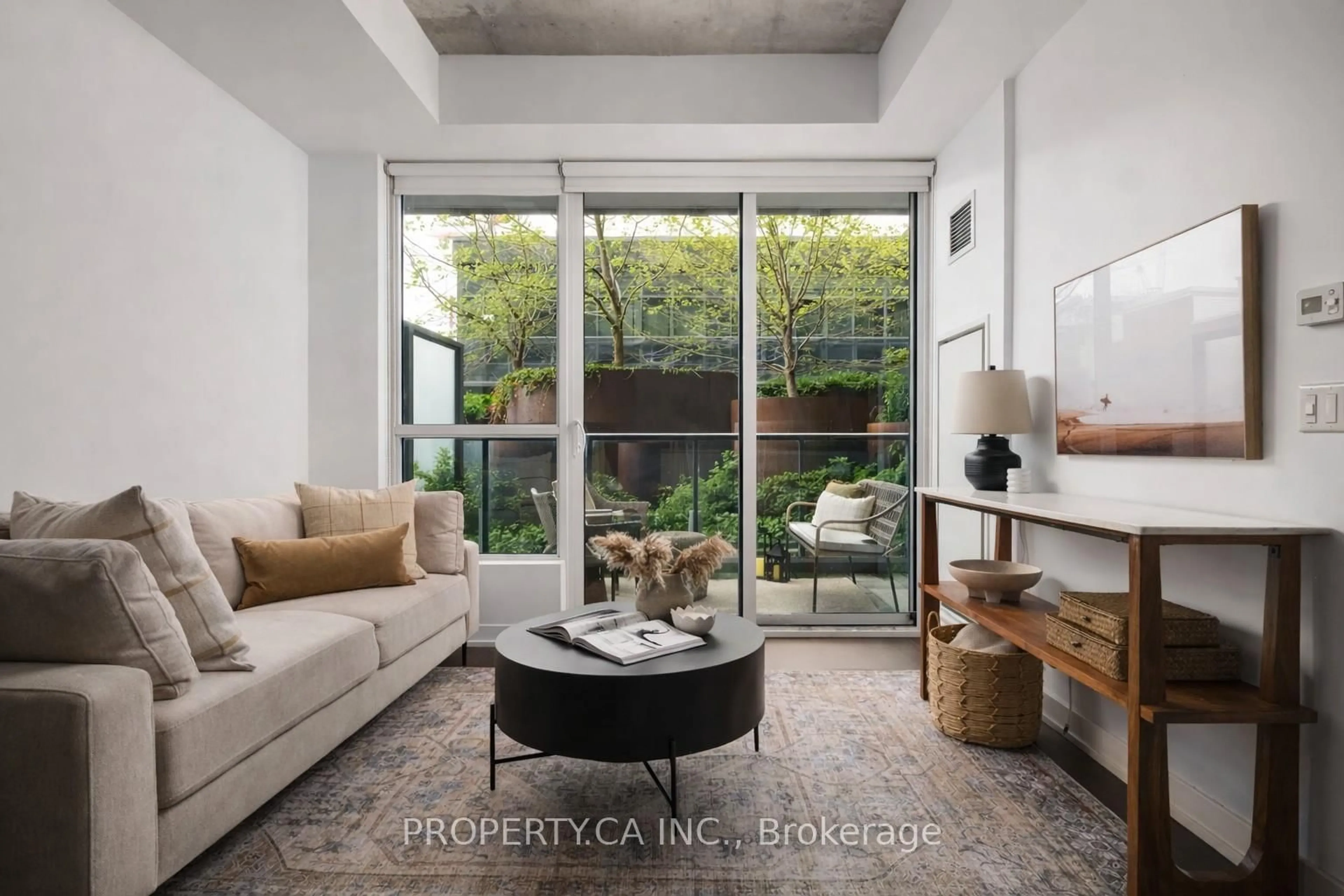 Indoor entryway for 1030 King St #344, Toronto Ontario M6K 3N3