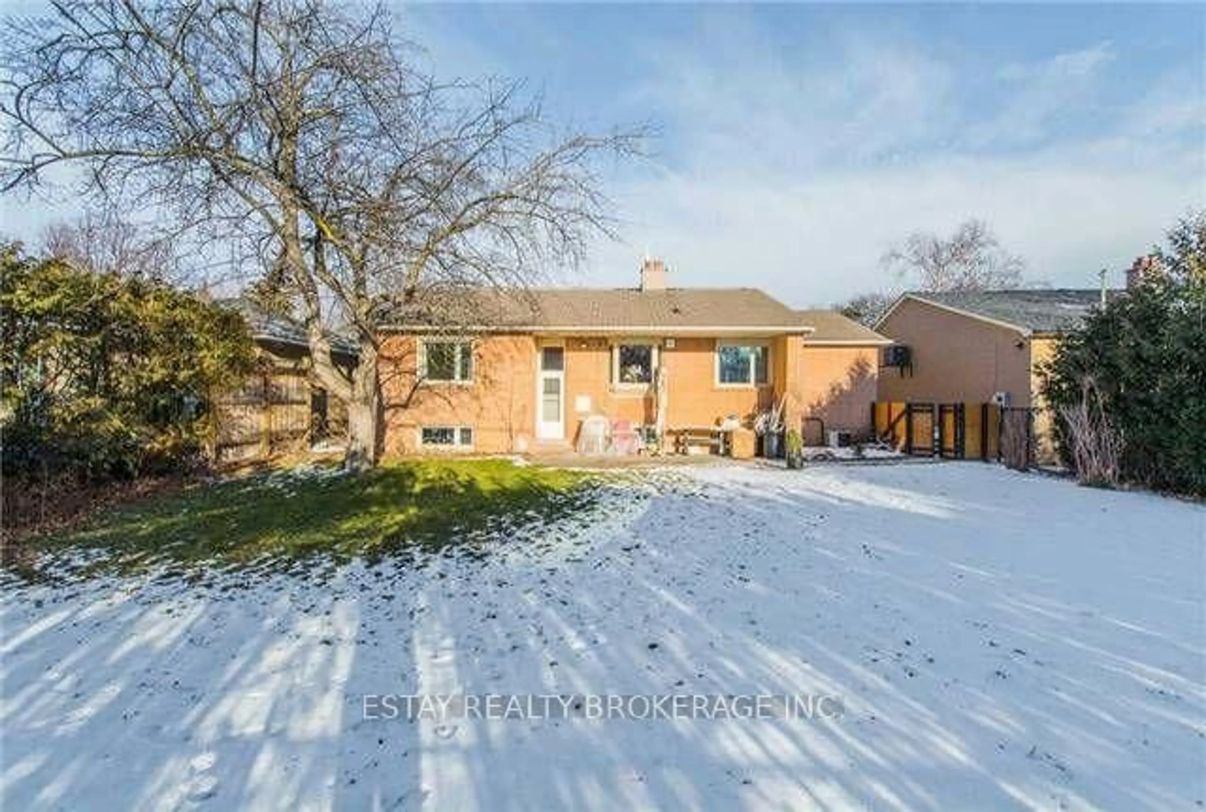 A pic from outside/outdoor area/front of a property/back of a property/a pic from drone, street for 64 Wallingford Rd, Toronto Ontario M3A 2T9