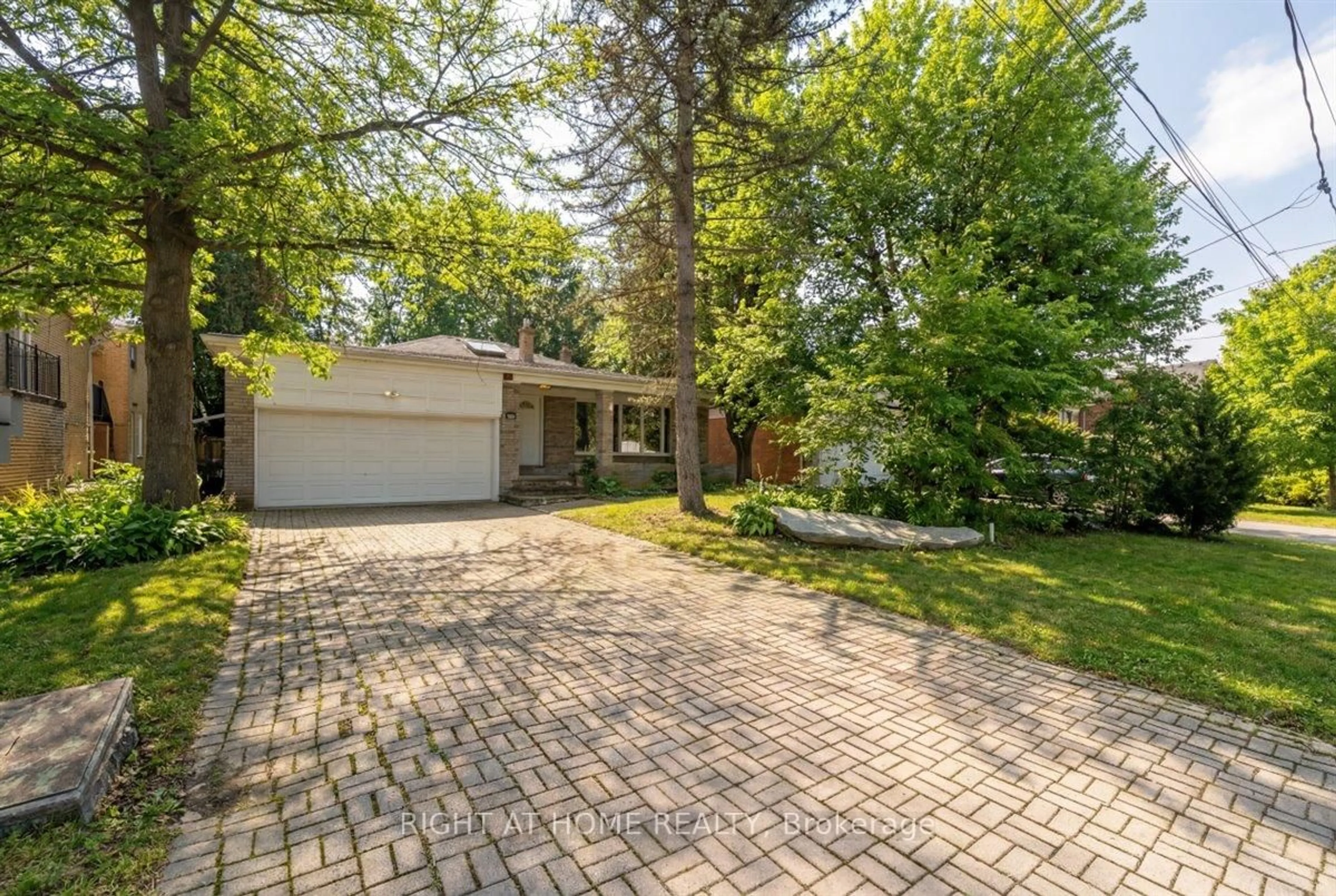 A pic from outside/outdoor area/front of a property/back of a property/a pic from drone, street for 23 Christine Cres, Toronto Ontario M2R 1A4