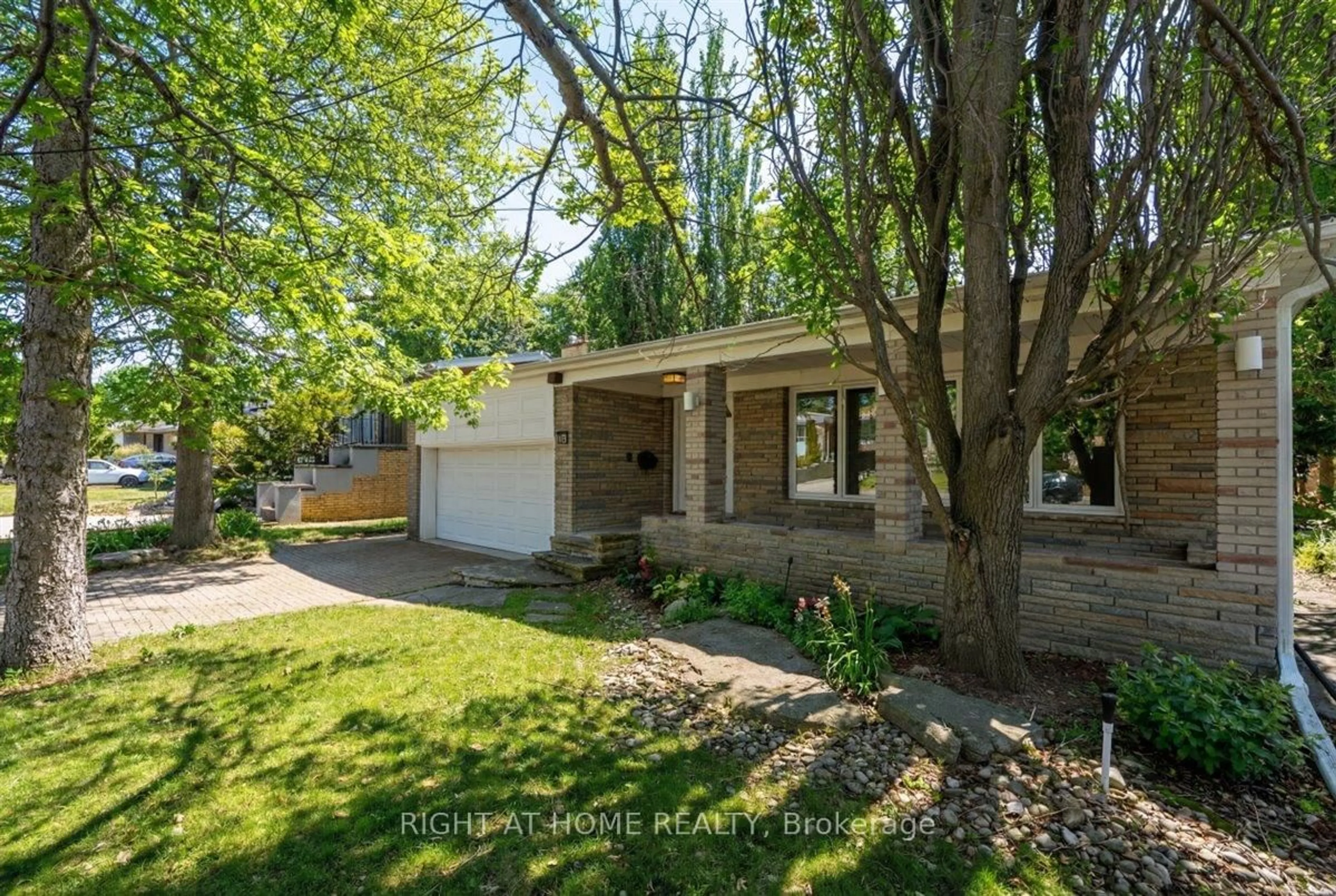 Unknown for 23 Christine Cres, Toronto Ontario M2R 1A4