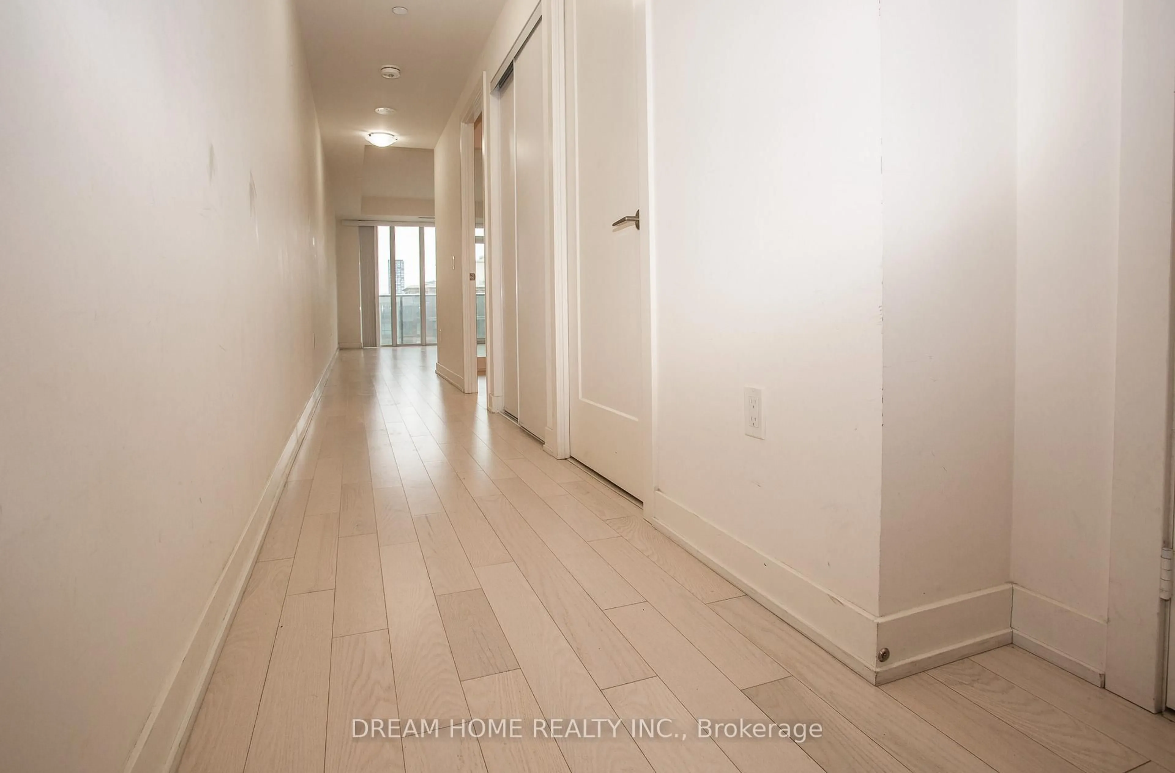 Unknown for 330 Richmond St #816, Toronto Ontario M5V 1X2