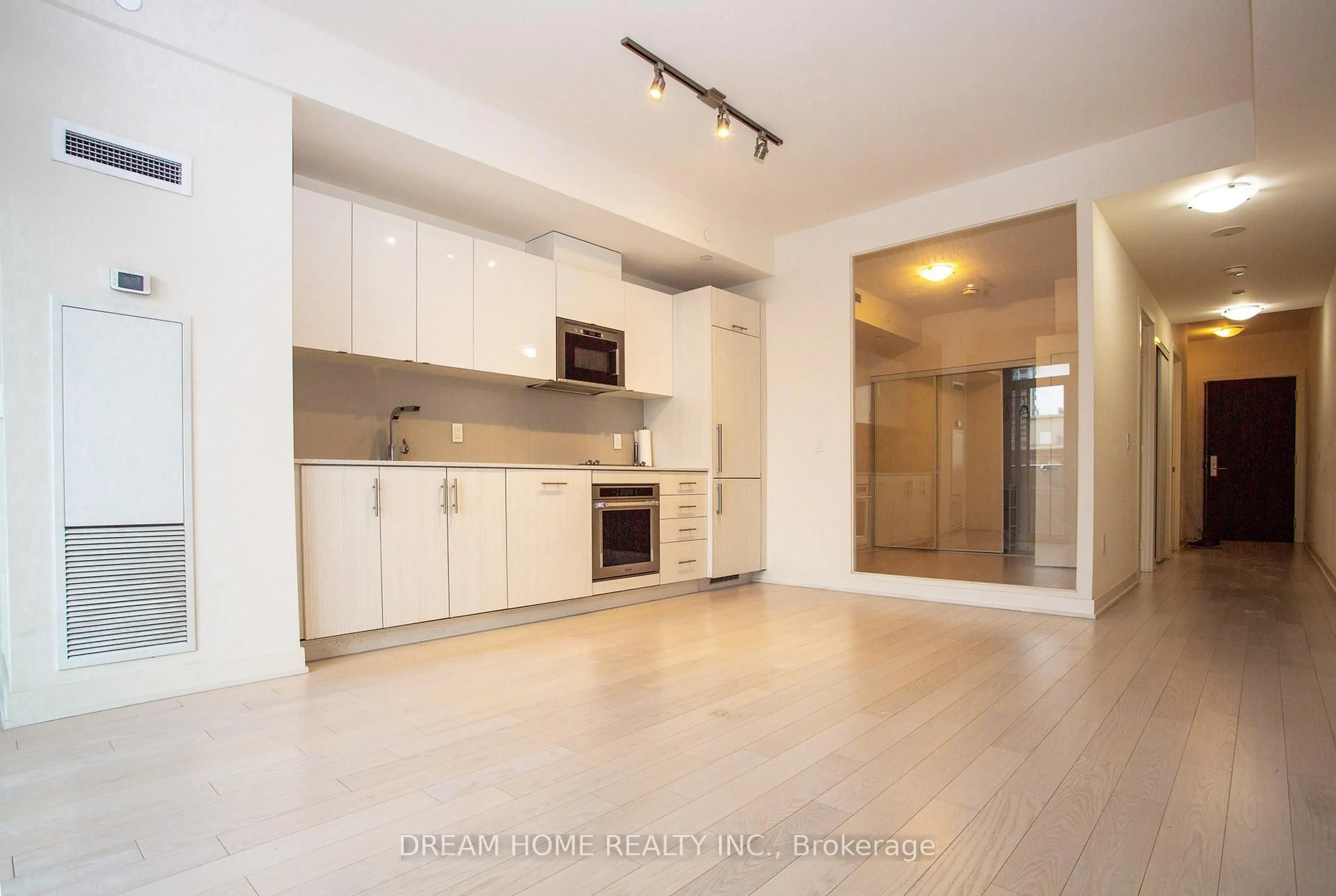 Unknown for 330 Richmond St #816, Toronto Ontario M5V 1X2