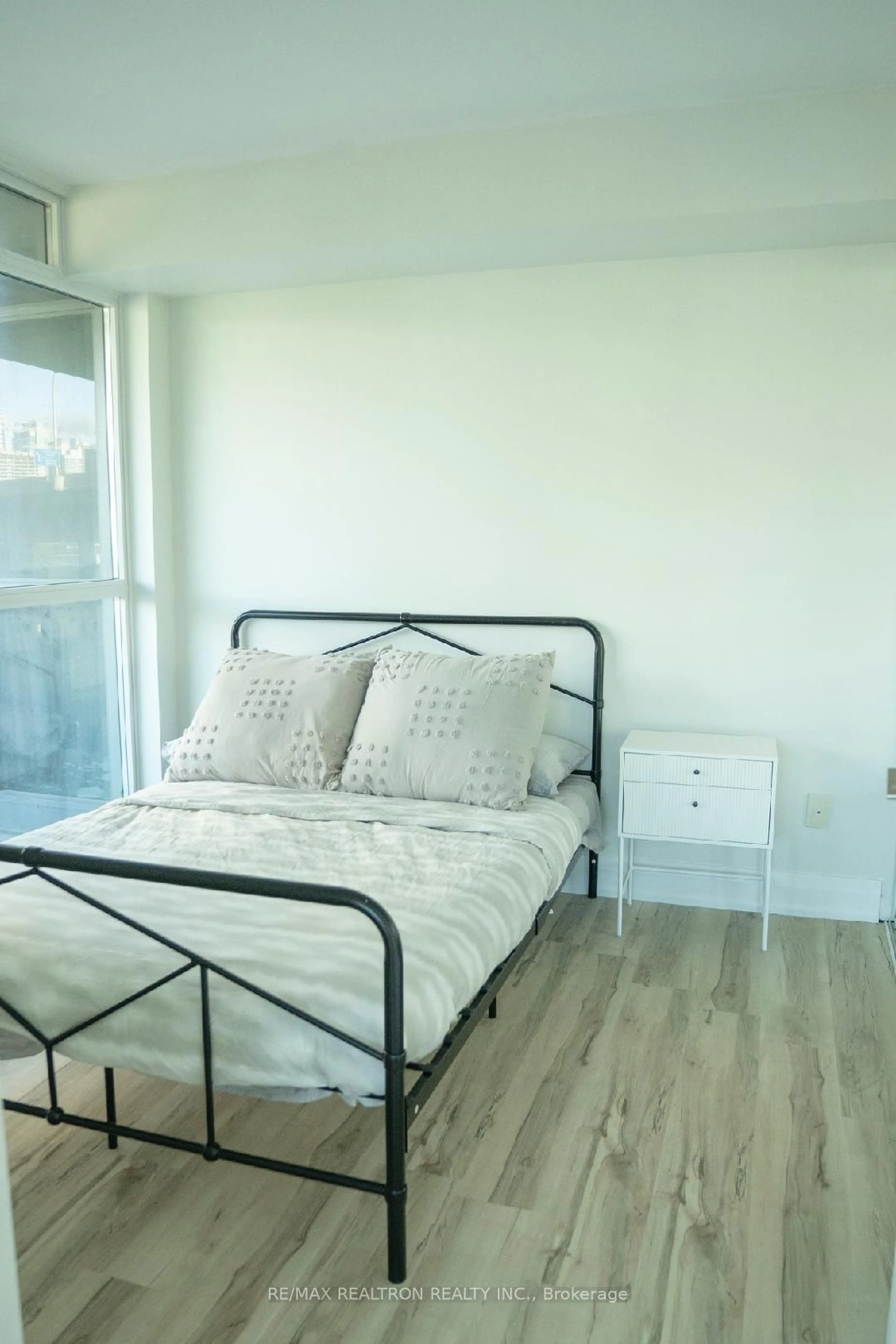 A pic of a room for 209 Fort York Blvd #574, Toronto Ontario M5V 4A1