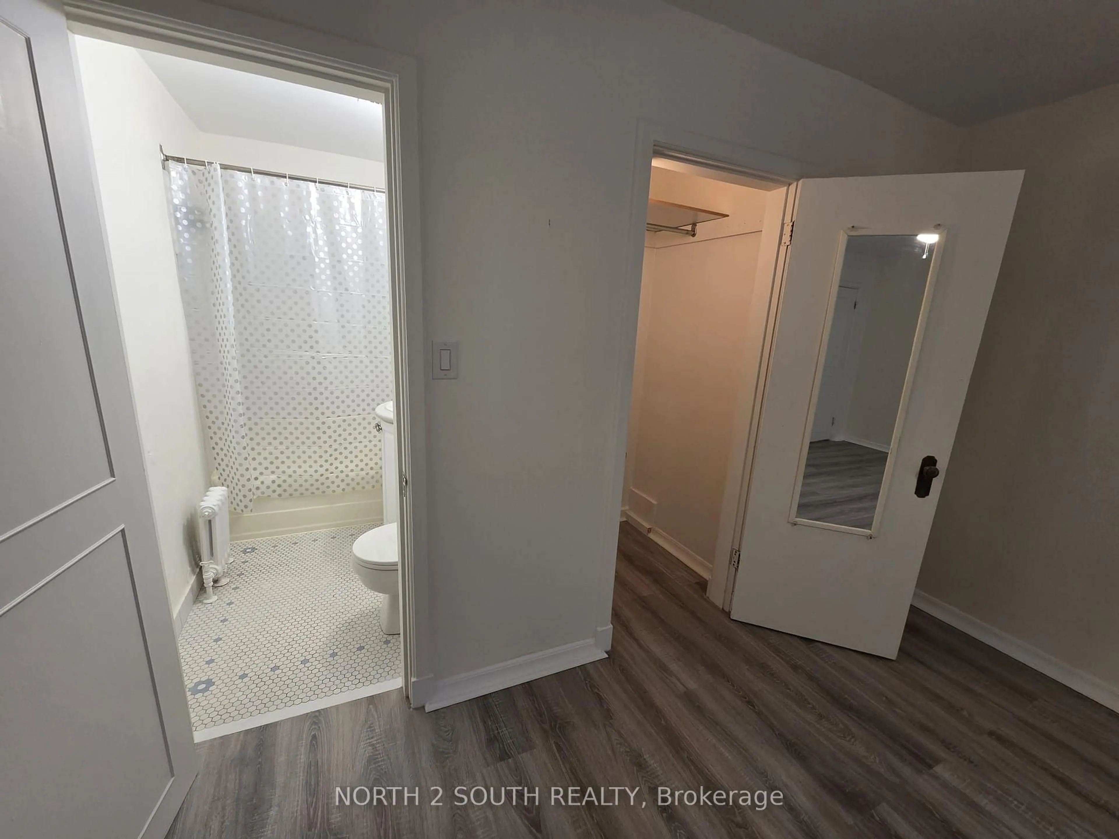 A pic of a room for 707 Eglinton Ave #210, Toronto Ontario M5N 1C8