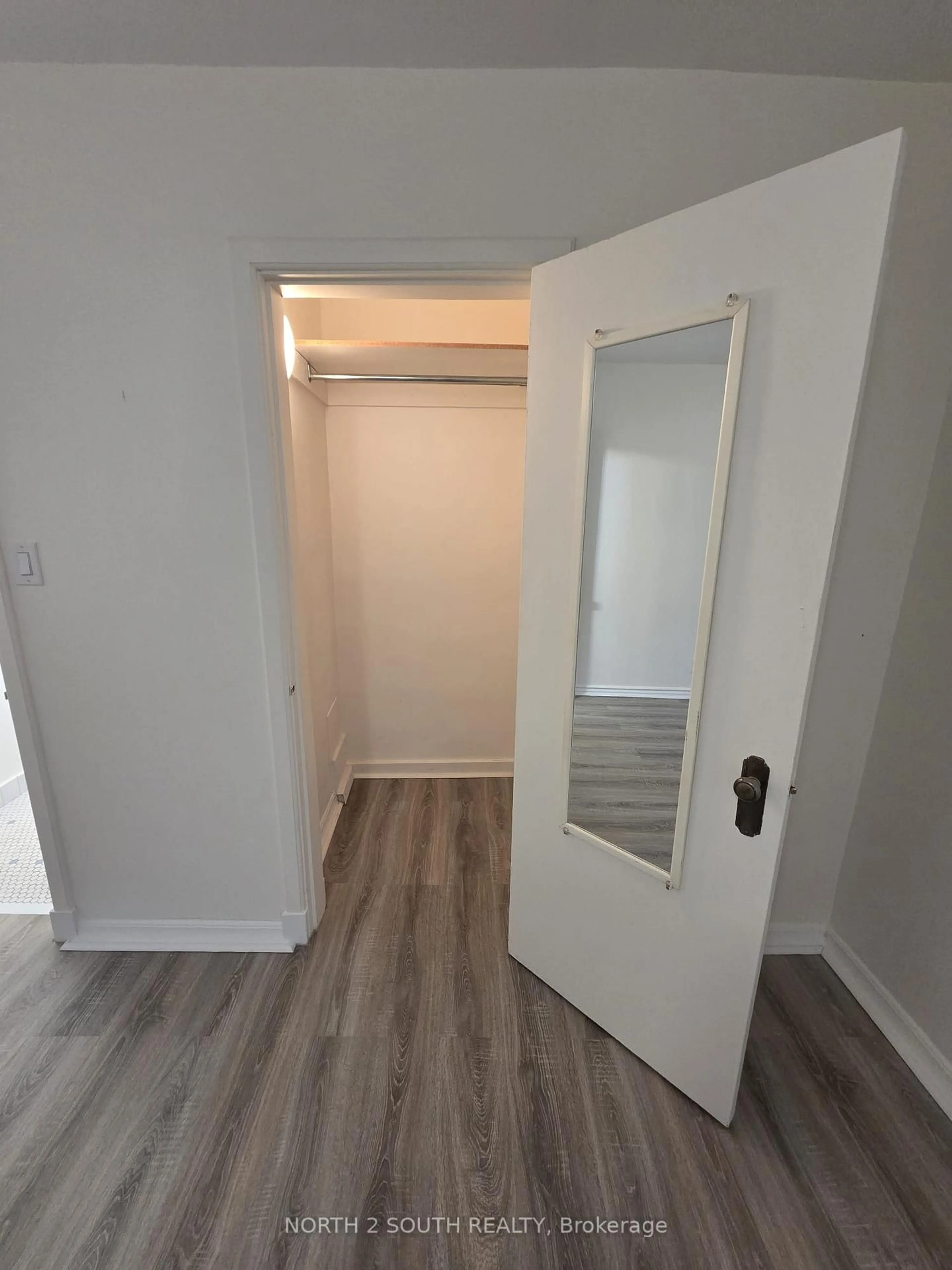 Unknown for 707 Eglinton Ave #210, Toronto Ontario M5N 1C8