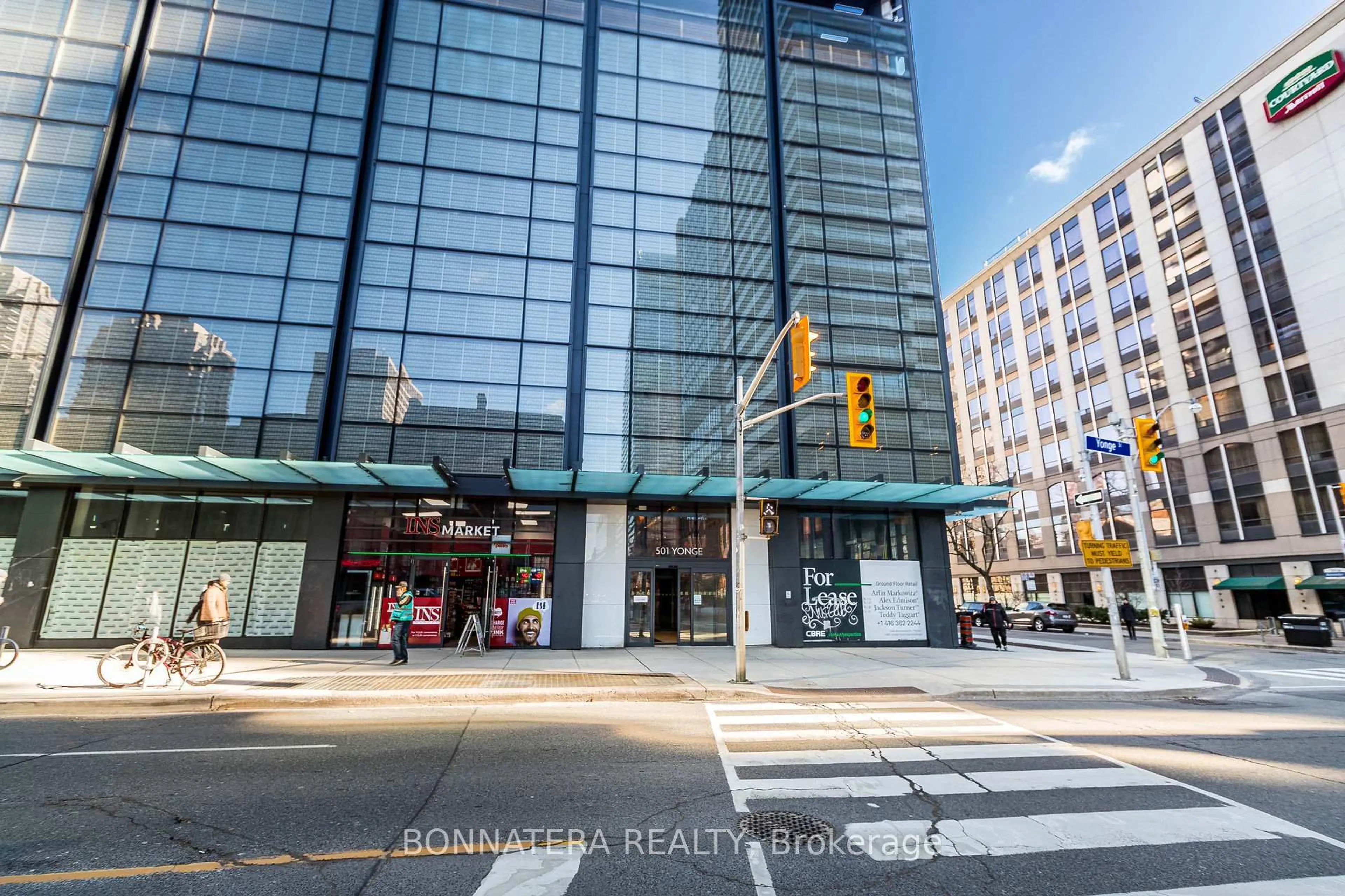 Indoor foyer for 501 Yonge St #2313, Toronto Ontario M4Y 0G8