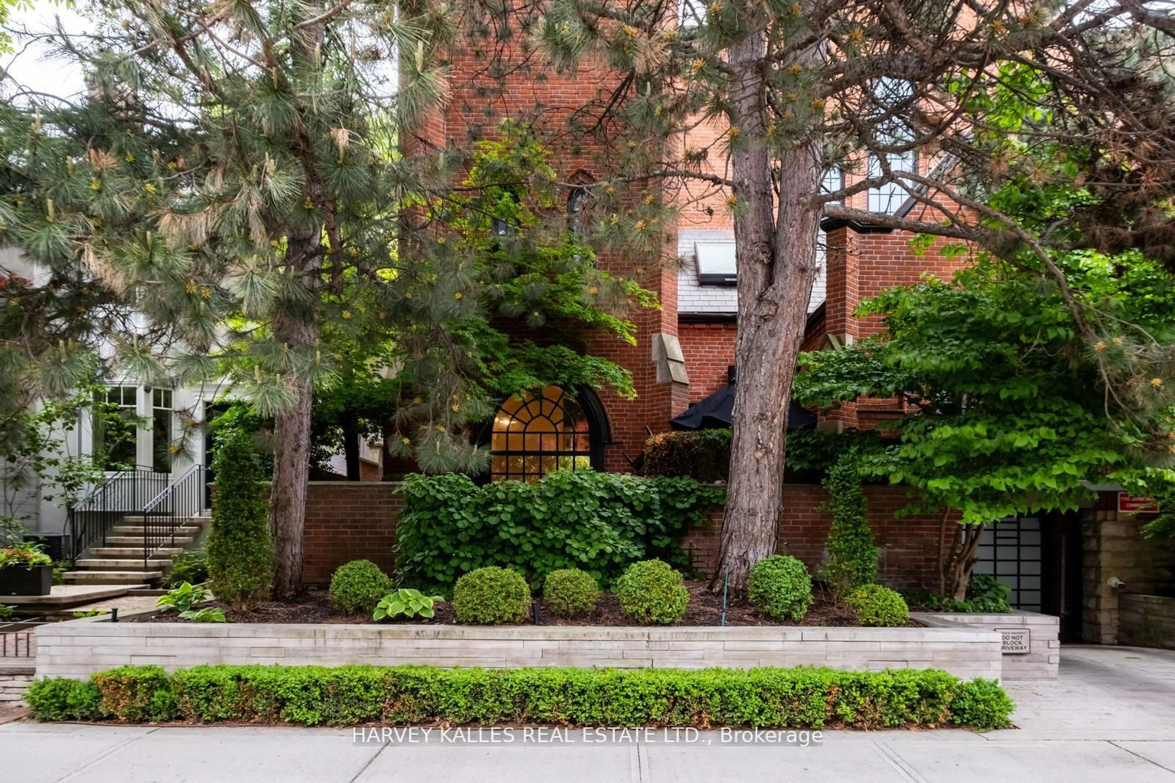 Patio, street for 12 Macpherson Ave #3, Toronto Ontario M5R 1W8